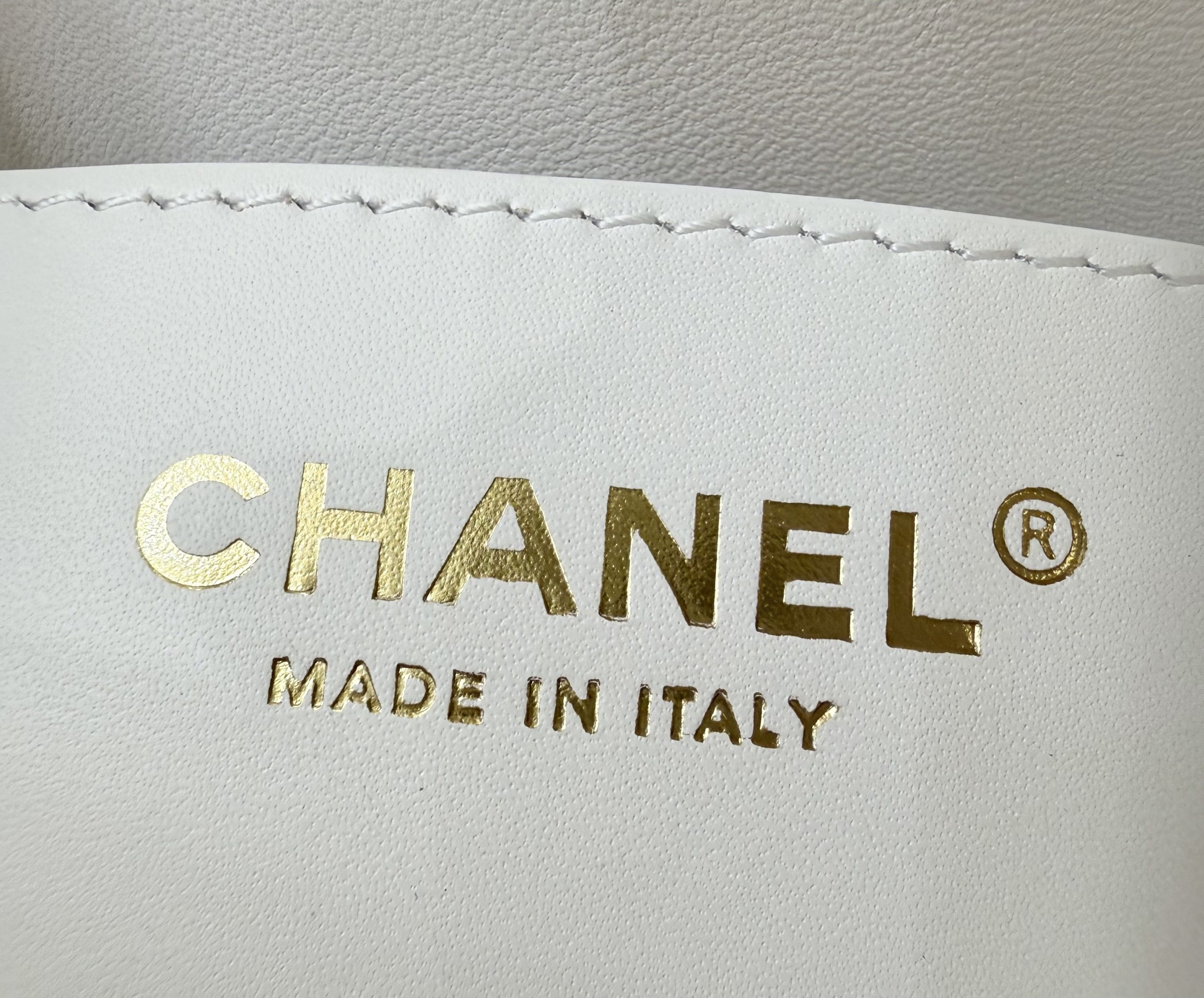 Bolso Chanel Hobo Pequeño - Image 3