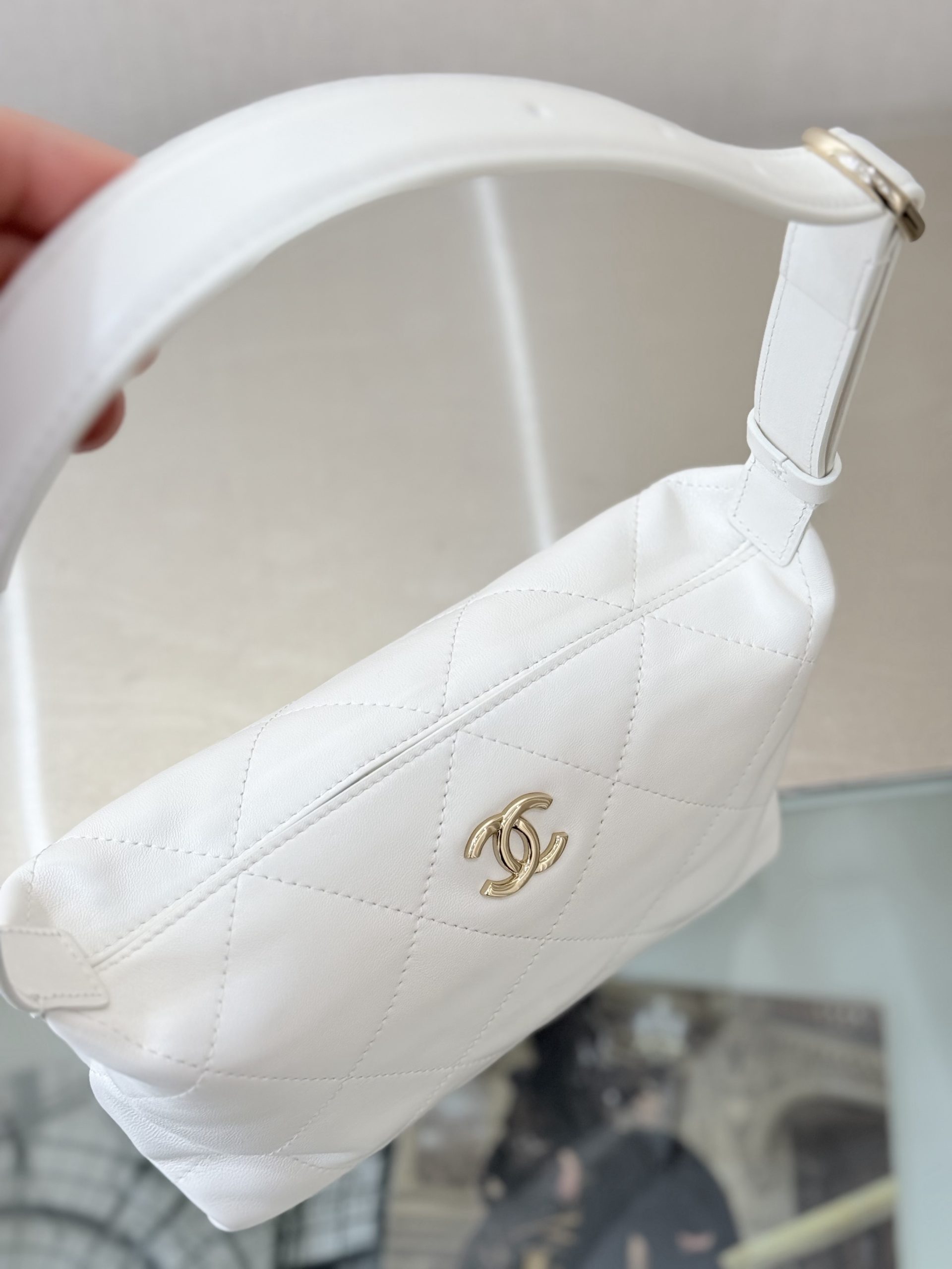 Bolso Chanel Hobo Pequeño - Image 7