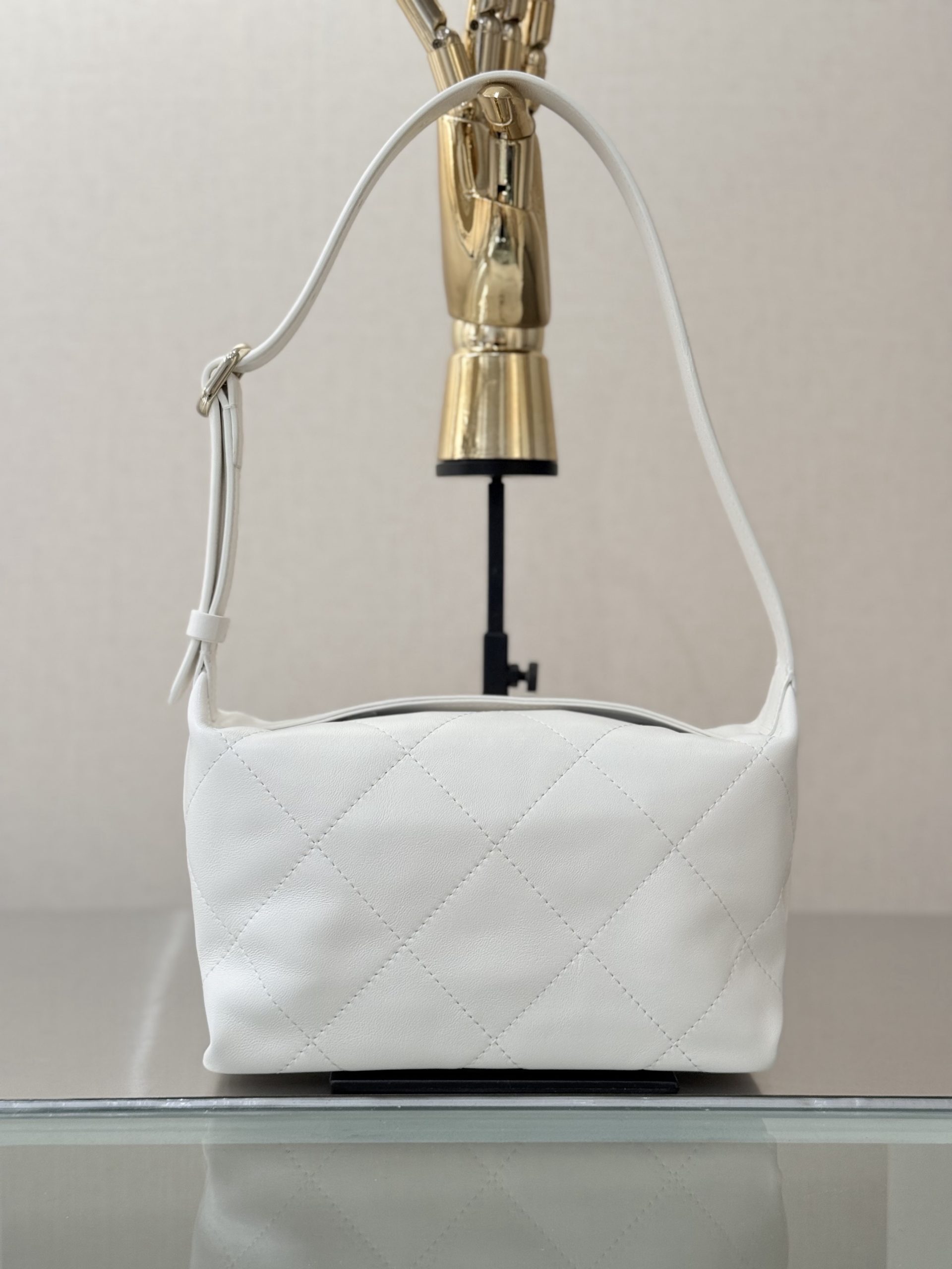 Bolso Chanel Hobo Pequeño - Image 5