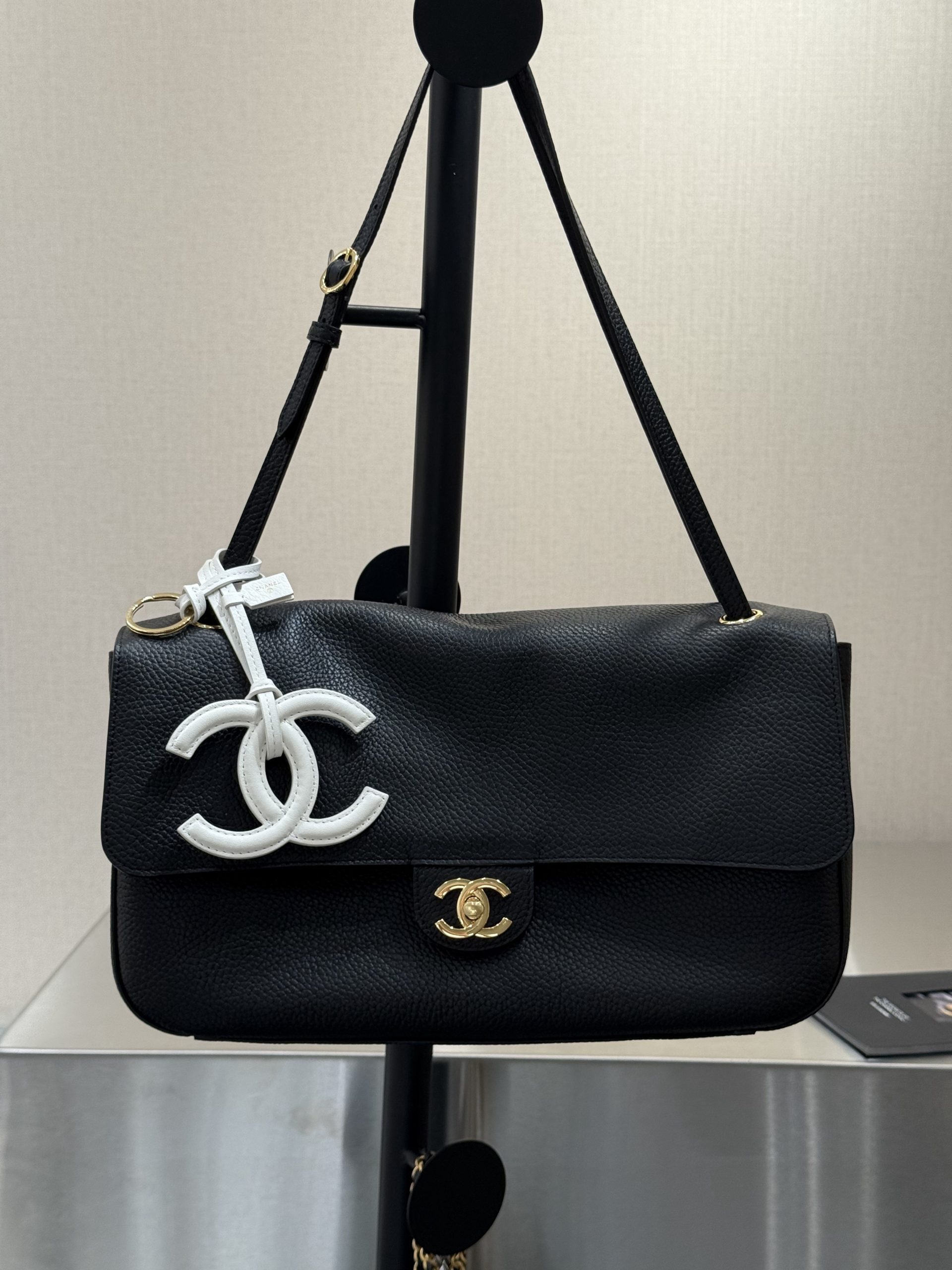 Bolso CHANEL con solapa Maxi 9 Bolso CHANEL con solapa Maxi - Image 9