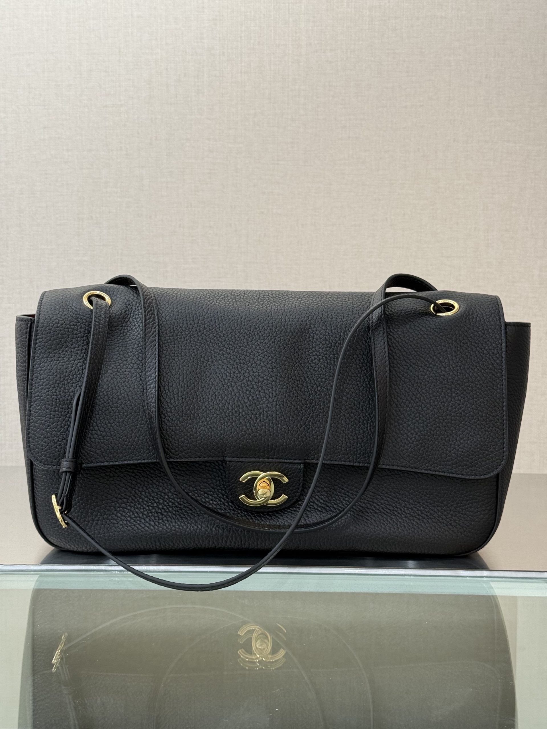 Bolso CHANEL con solapa Maxi 1 Bolso CHANEL con solapa Maxi
