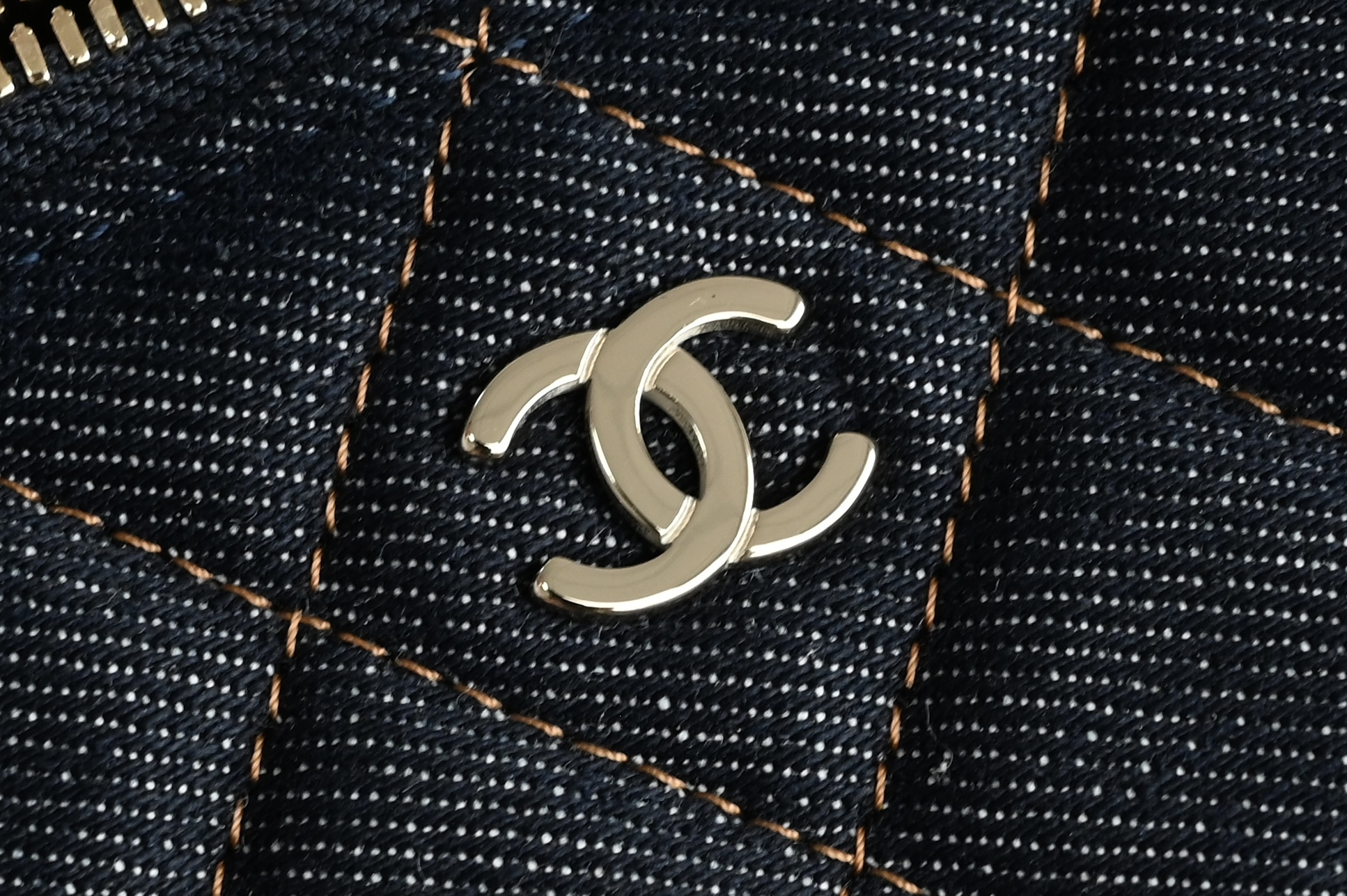 Chanel Classic Vanity con cadena - Image 3