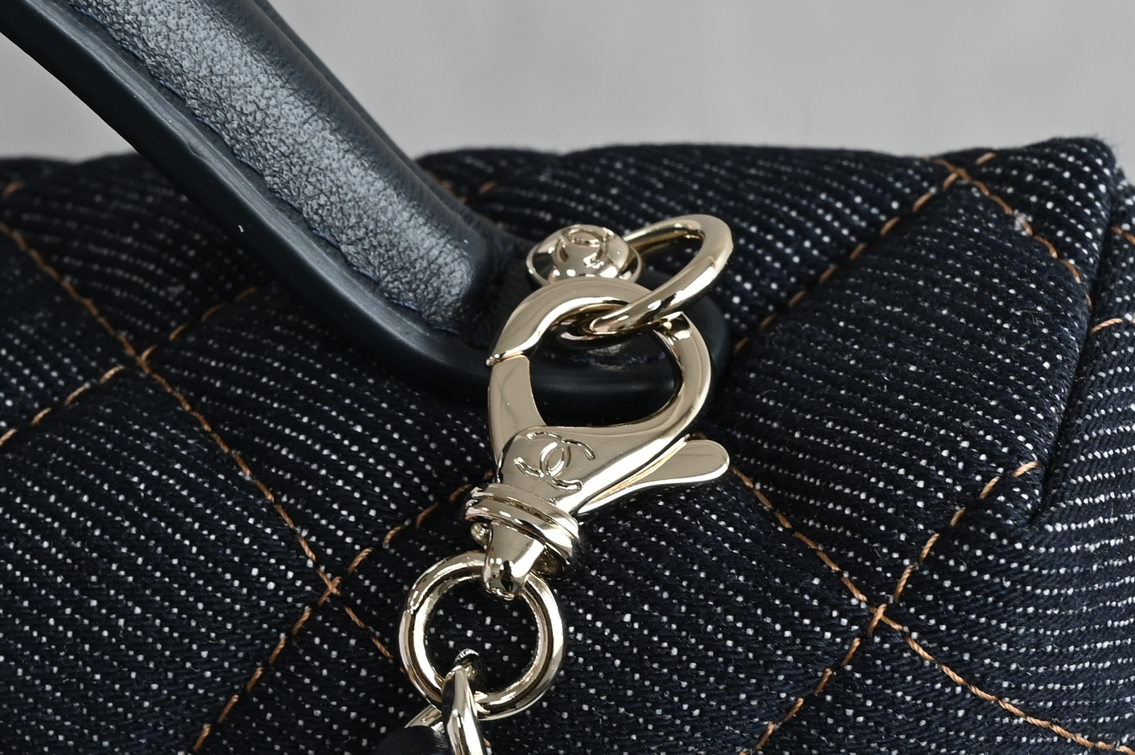Chanel Classic Vanity con cadena - Image 2