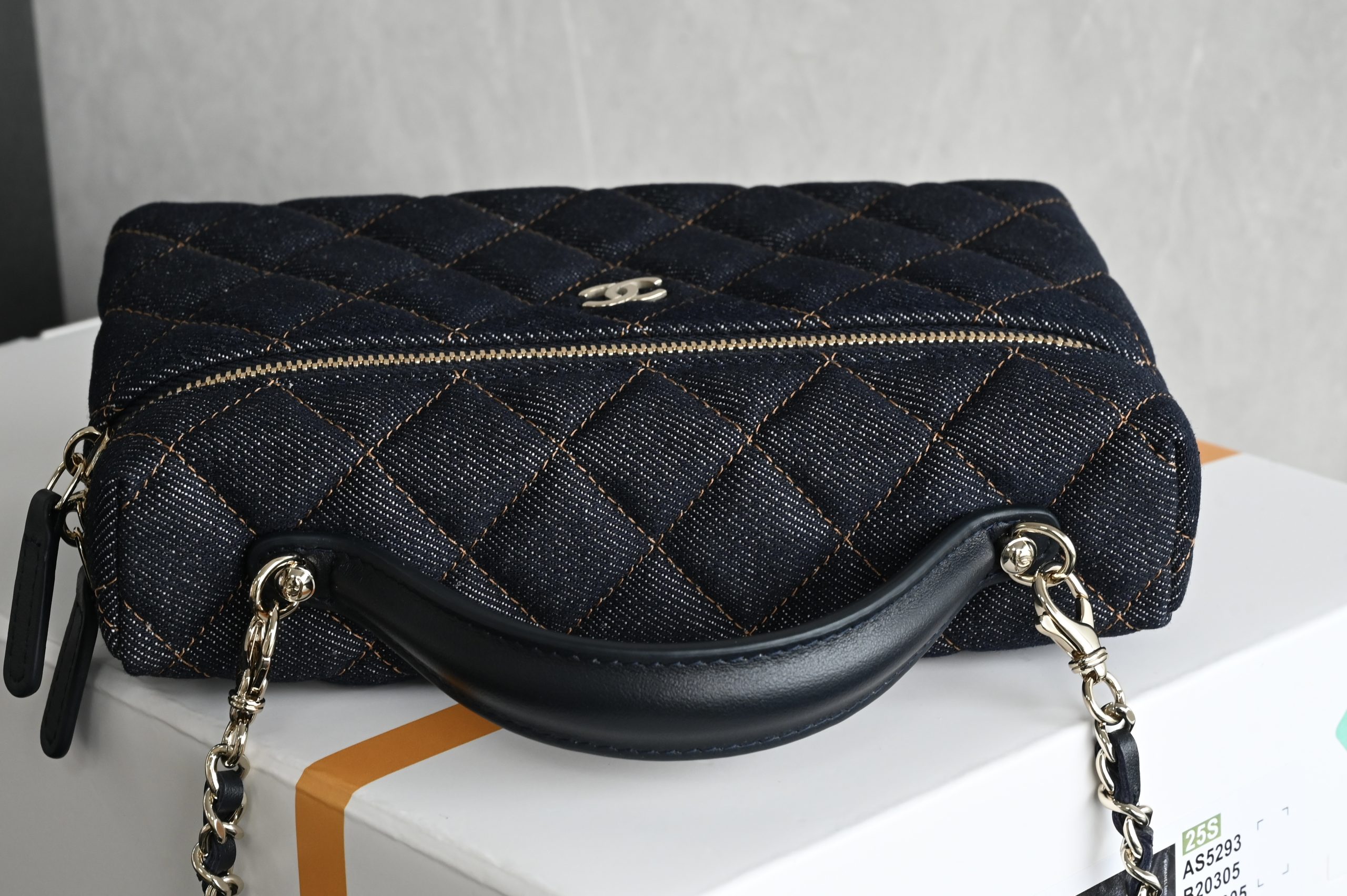 Chanel Classic Vanity con cadena - Image 6