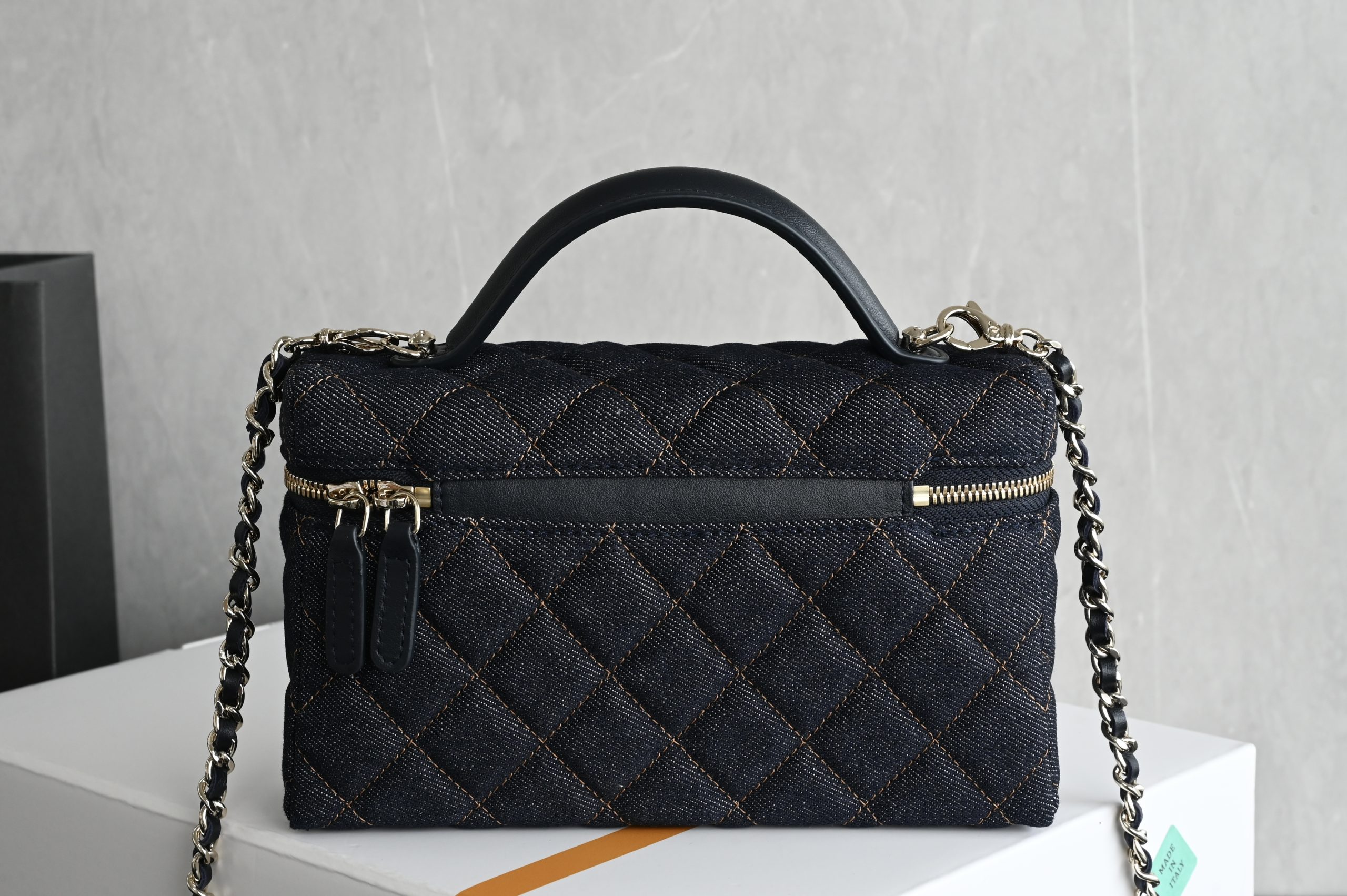 Chanel Classic Vanity con cadena - Image 7