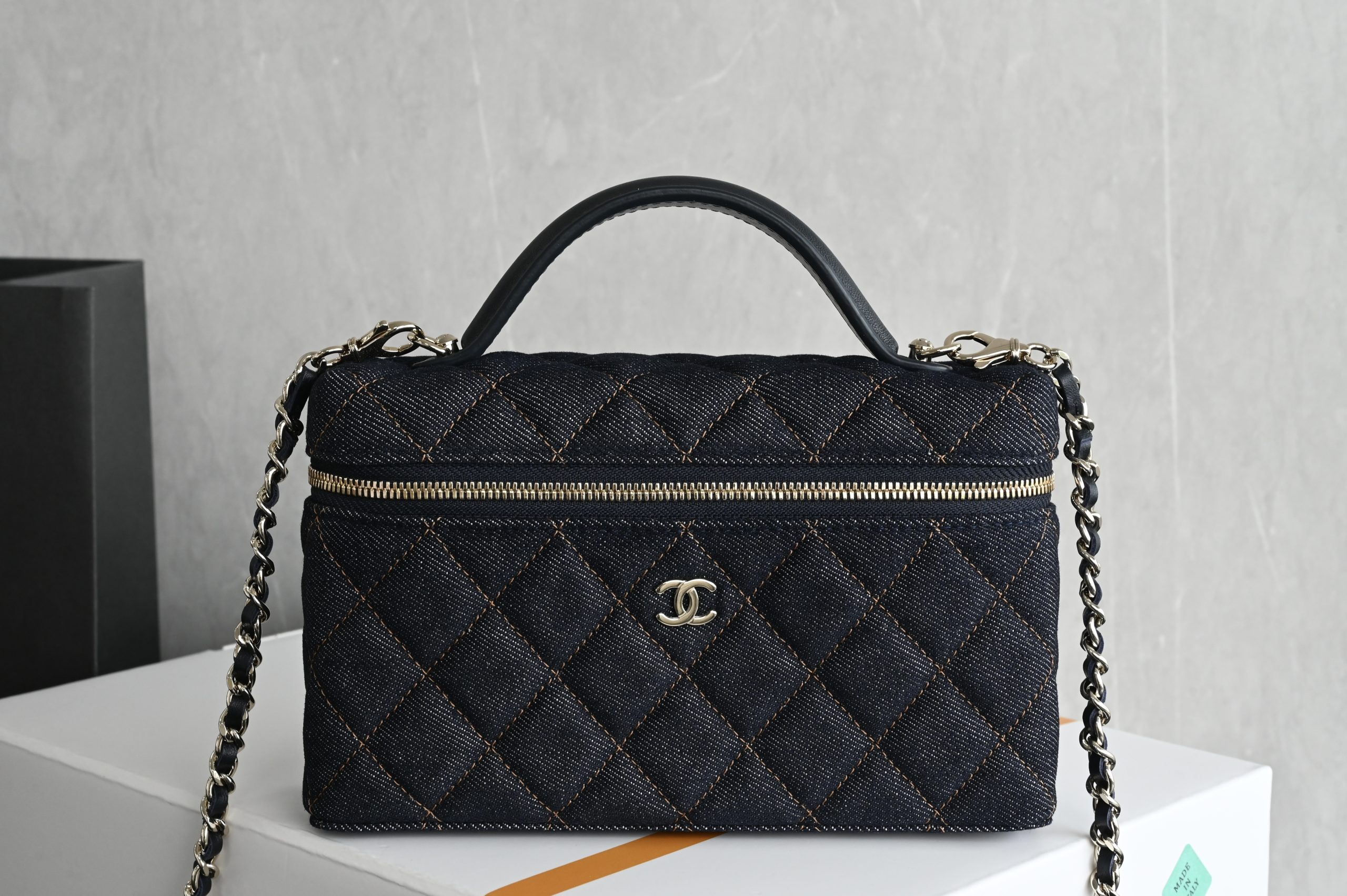 Chanel Classic Vanity con cadena