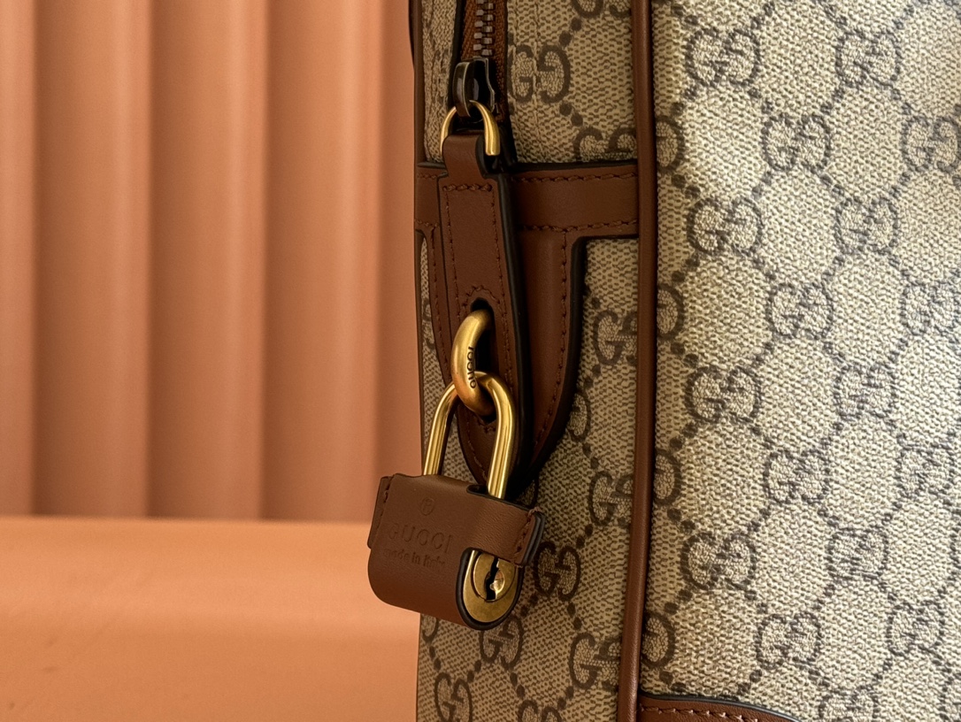 Maletín mediano Gucci con emblema GG - Image 2