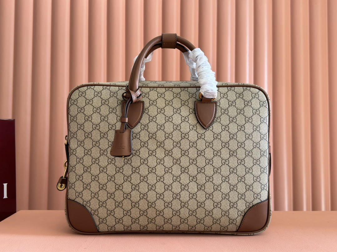 Maletín mediano Gucci con emblema GG