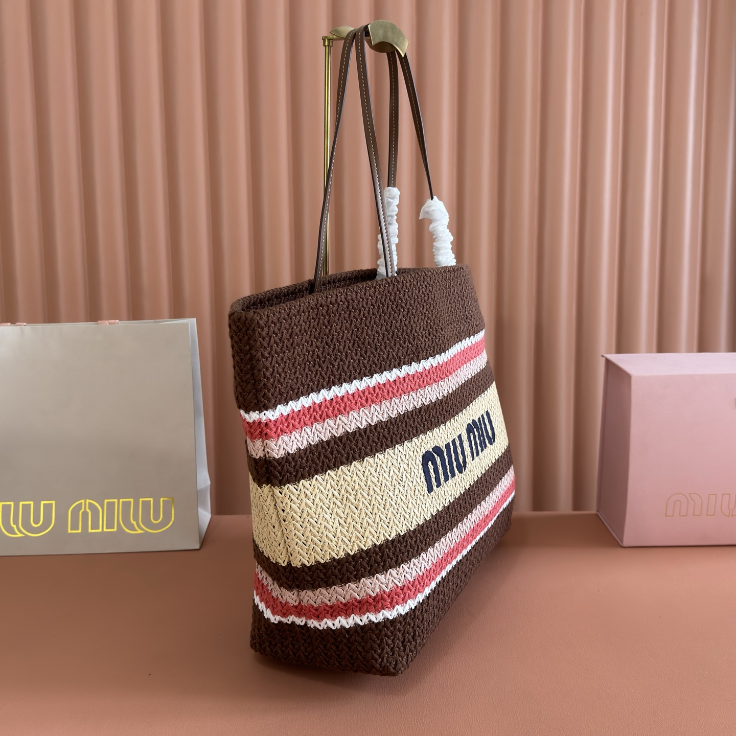Bolso tote tejido a rayas de Miu Miu - Image 4