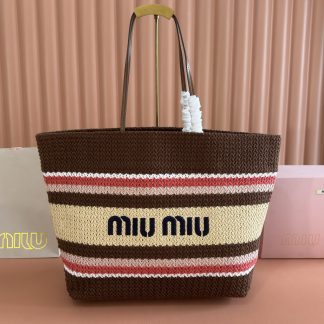 Bolso tote tejido a rayas de Miu Miu