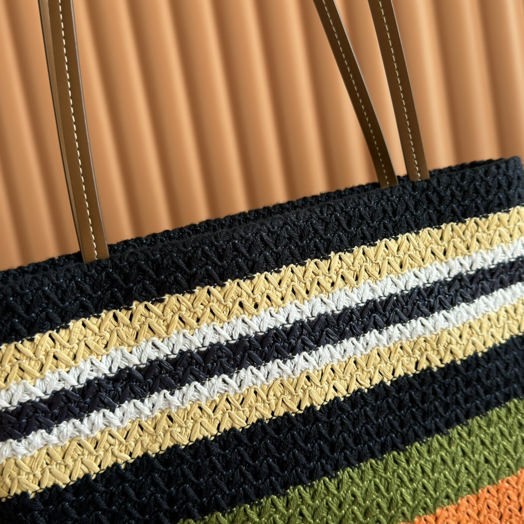 Bolso tote de crochet a rayas de Miu Miu - Image 8
