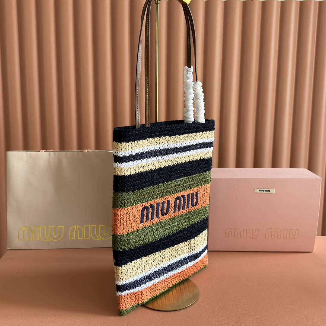 Bolso tote de crochet a rayas de Miu Miu - Image 4