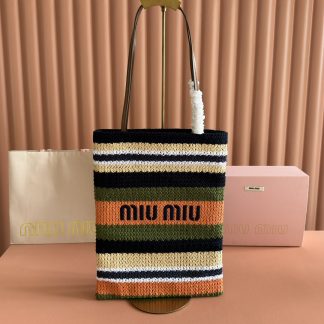 Bolso tote de crochet a rayas de Miu Miu