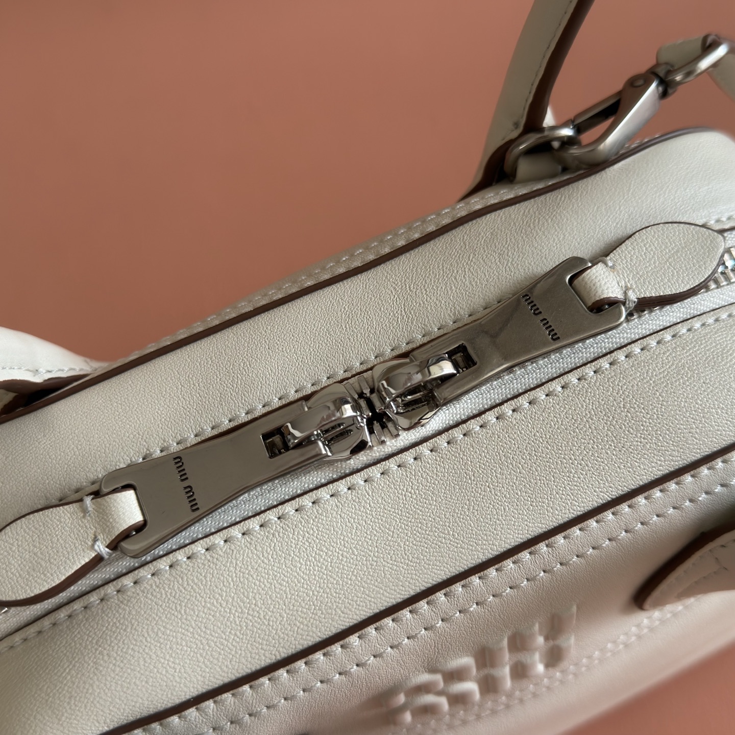Bolso mini bowling Miu Miu Vivant - Image 5