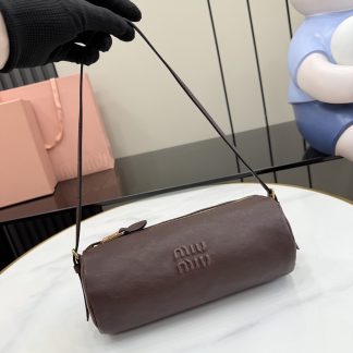 Estuche cilíndrico para bolígrafos de piel napa de Miu Miu