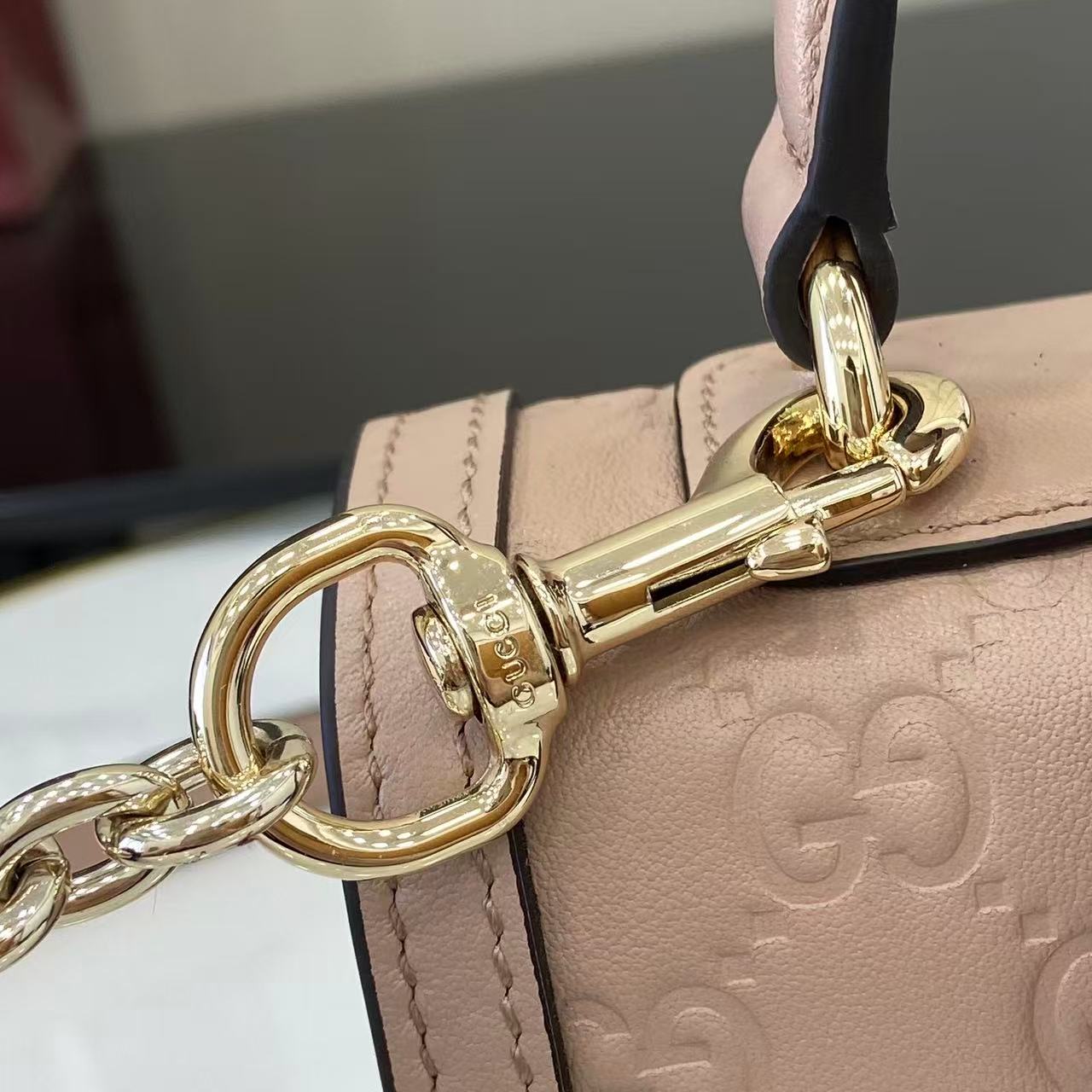 Bolso de mano Gucci con candado y logotipo GG en relieve - Image 12