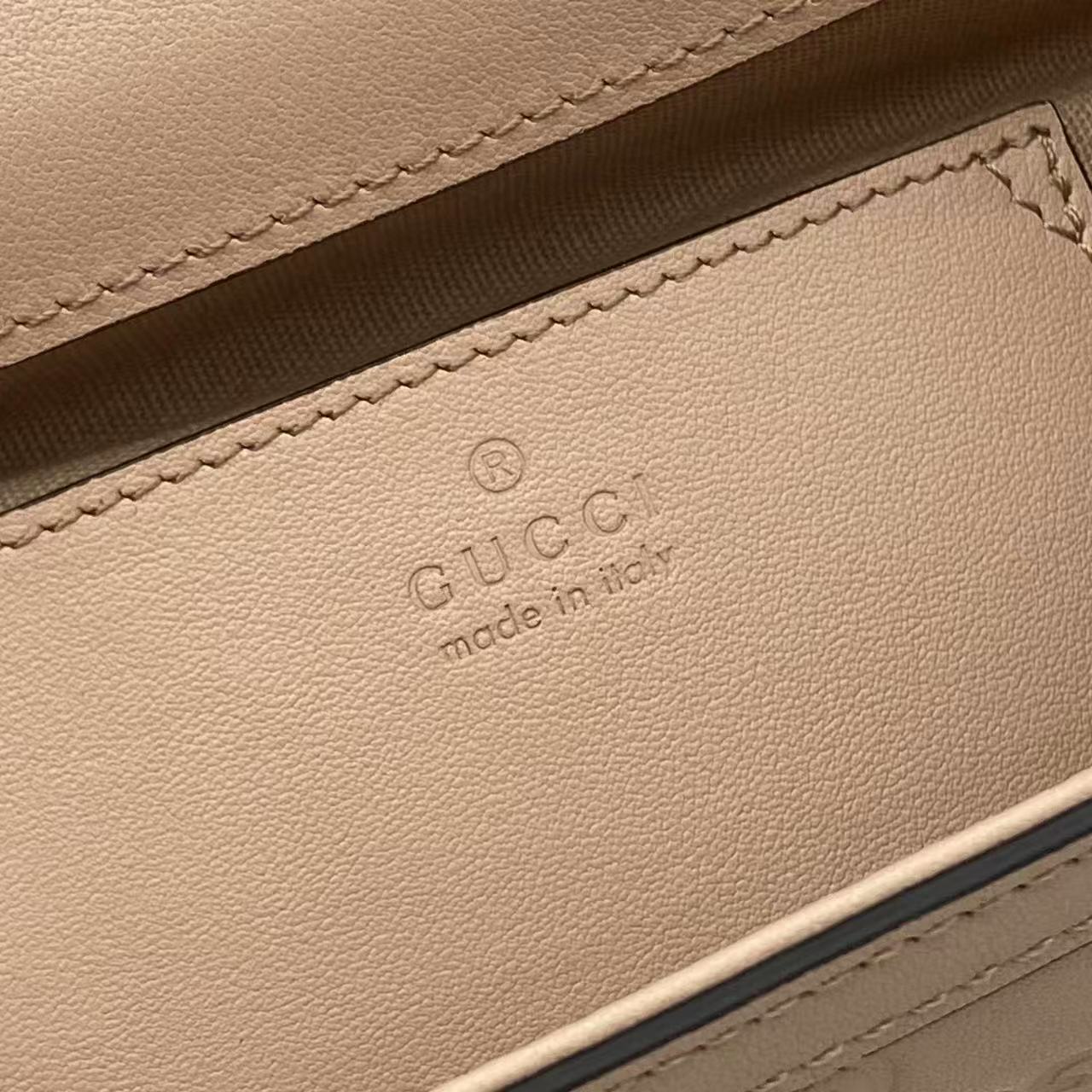 Bolso de mano Gucci con candado y logotipo GG en relieve - Image 10