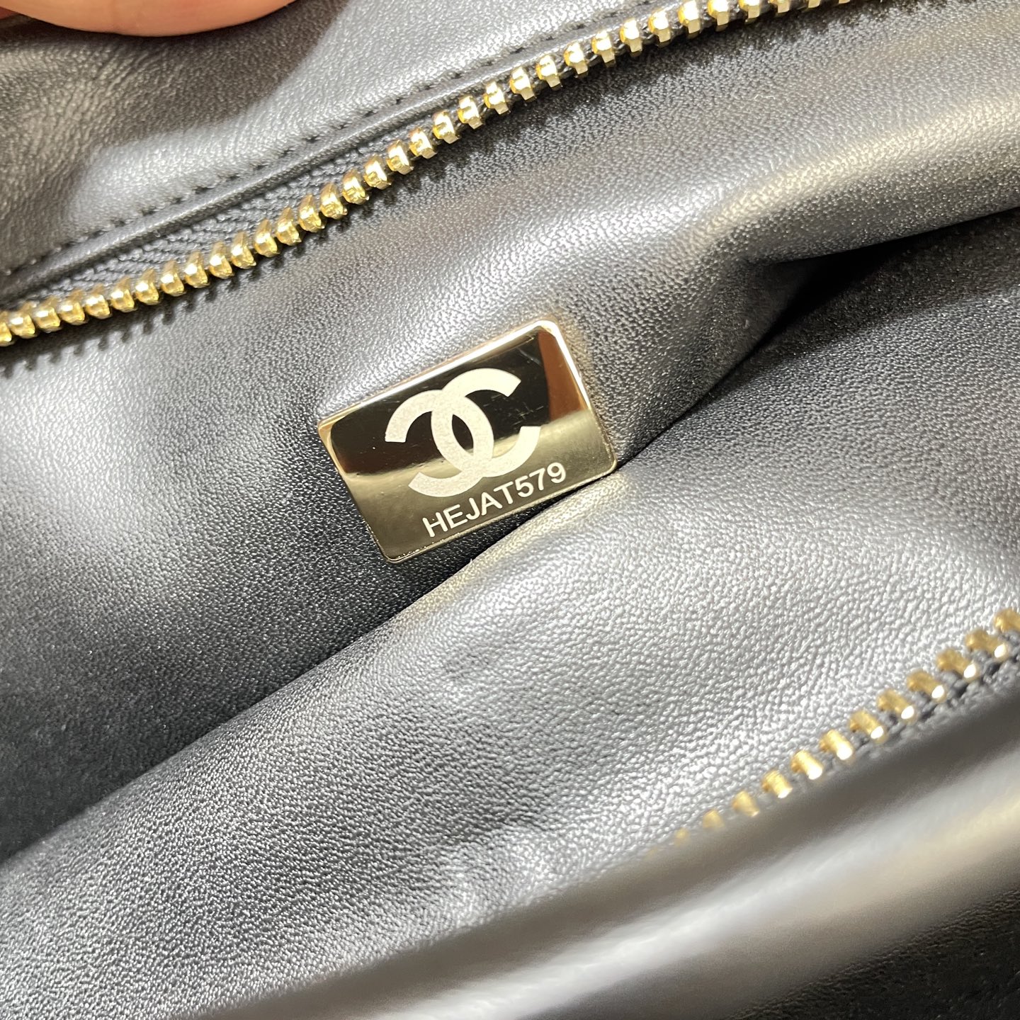 Bolso tote de compras Chanel Urban Essential XXL de tweed. - Image 11
