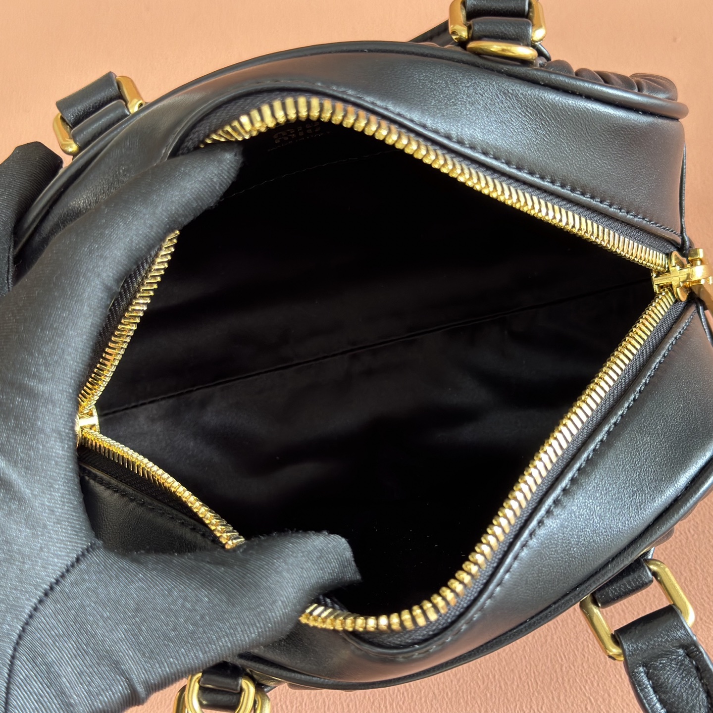 Bolso de mano bandolera Miu Miu Arcadie negro - Image 2
