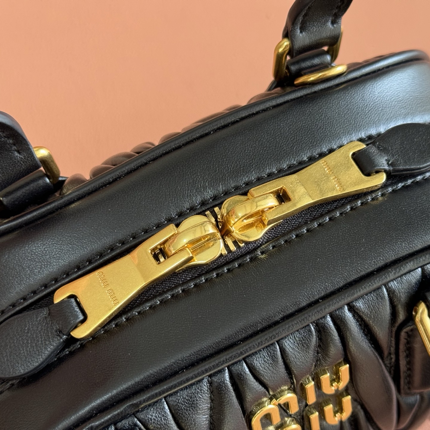 Bolso de mano bandolera Miu Miu Arcadie negro - Image 5