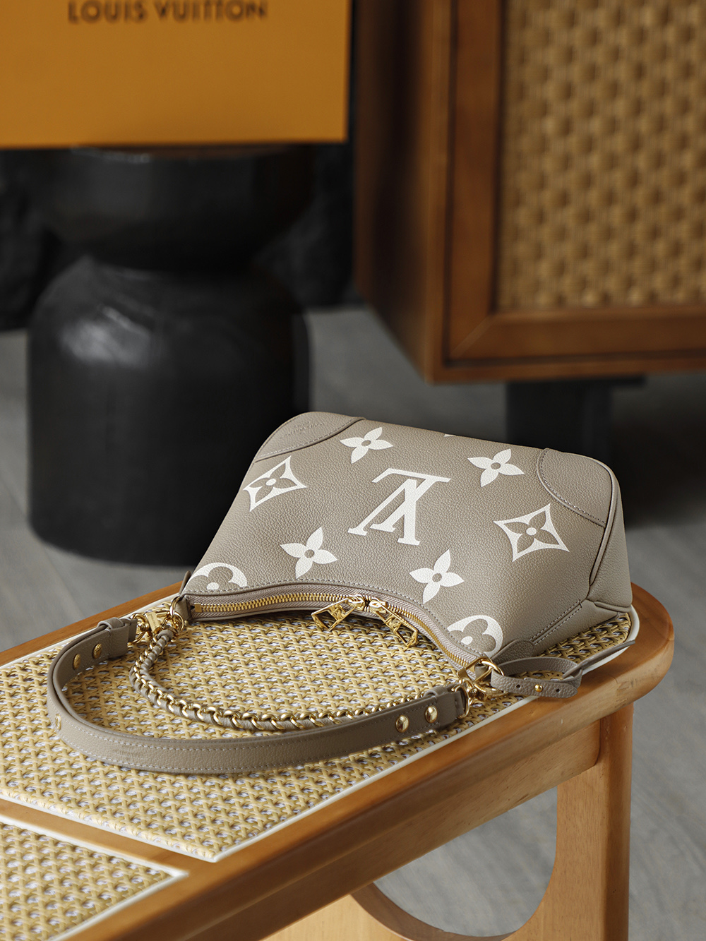 Bolso Boulogne de Louis Vuitton en piel de vaca estampada Monograma Giant - Image 9