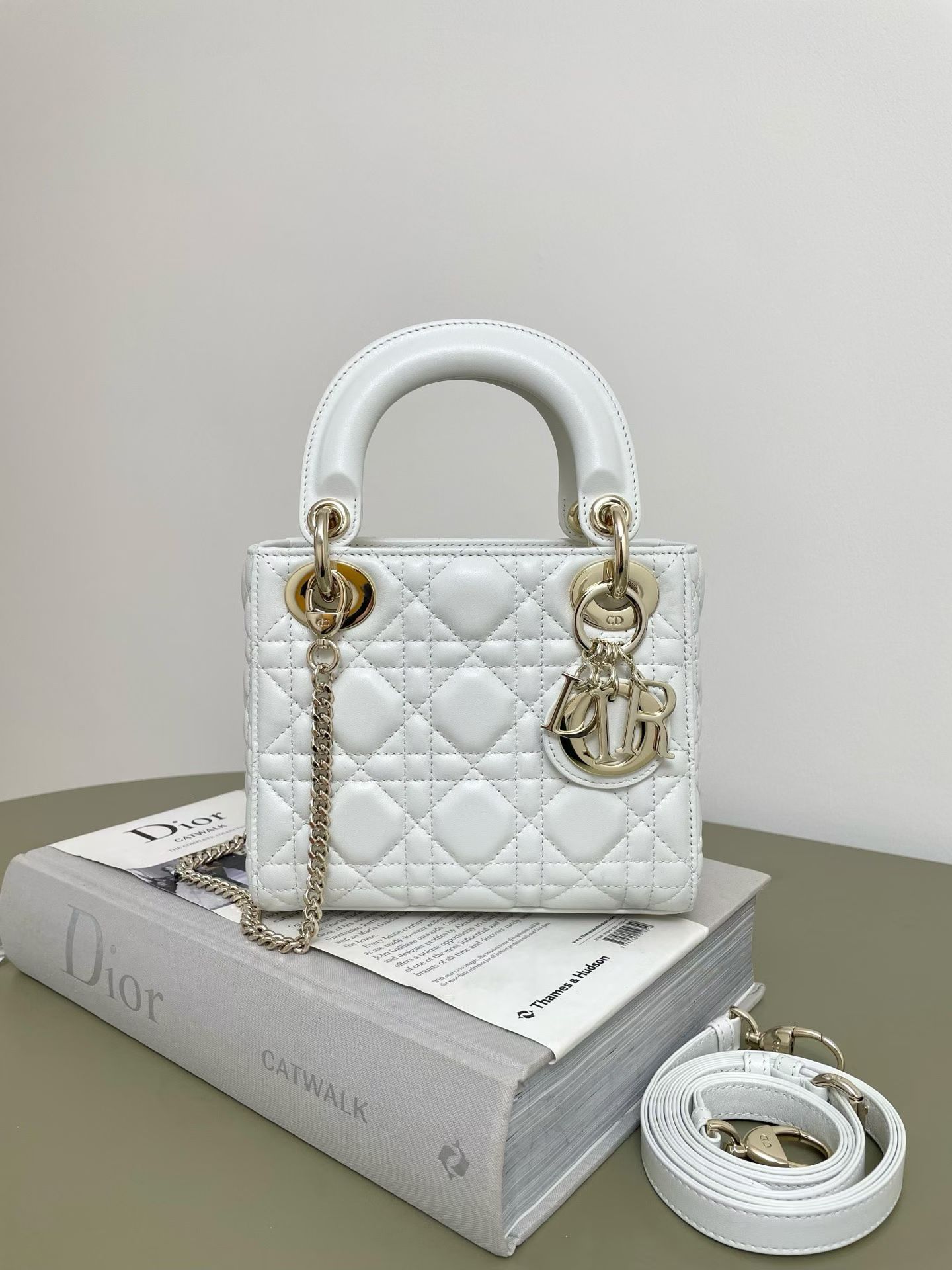 Mini bolso Lady Dior blanco