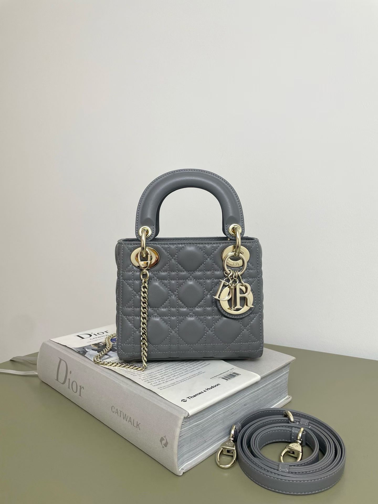 Bolso Lady Dior Pequeño 3 cannages Gris piedra 1 Bolso Lady Dior Pequeño 3 cannages Gris piedra