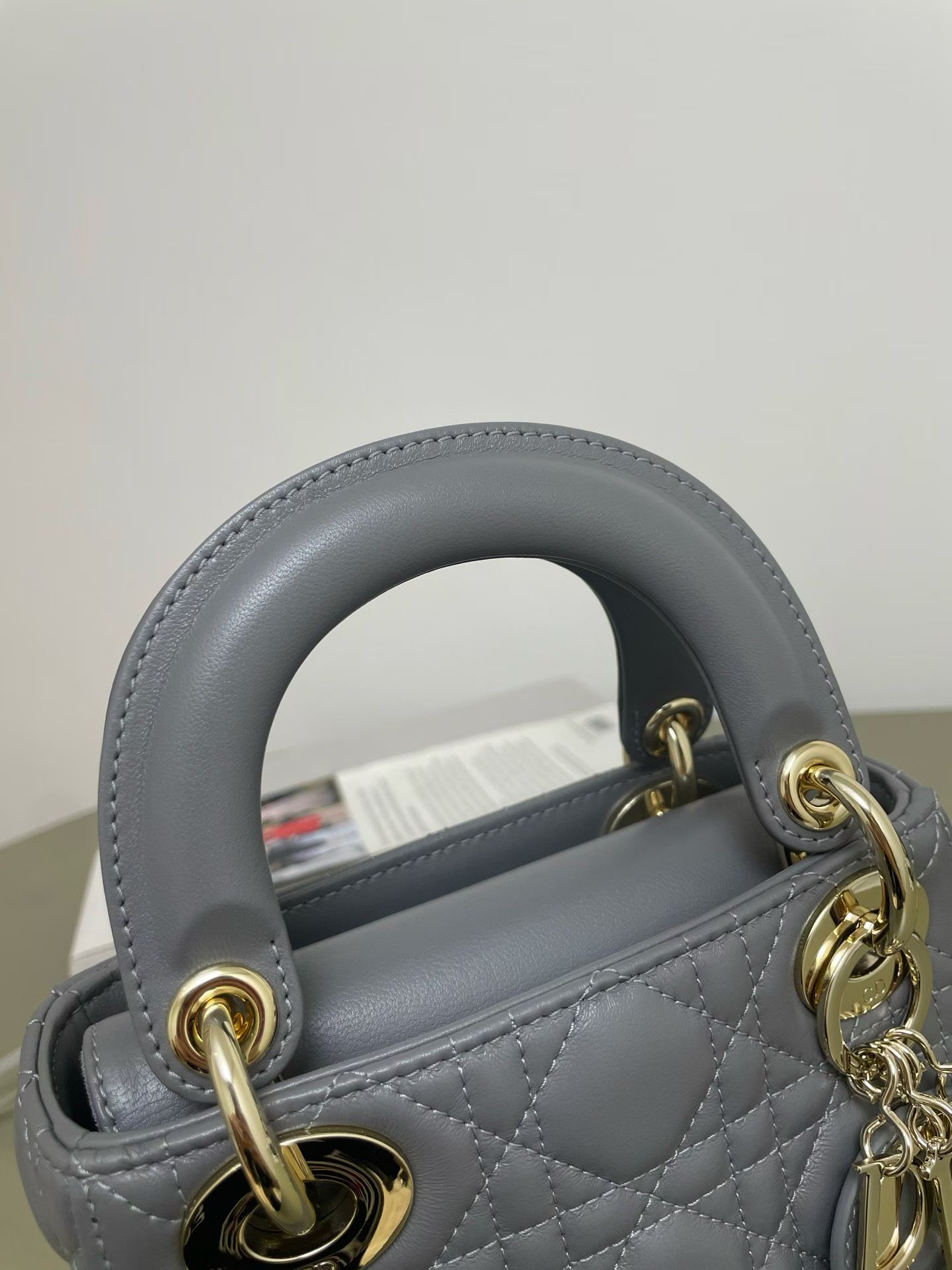 Bolso Lady Dior Pequeño 3 cannages Gris piedra 10 Bolso Lady Dior Pequeño 3 cannages Gris piedra - Image 10
