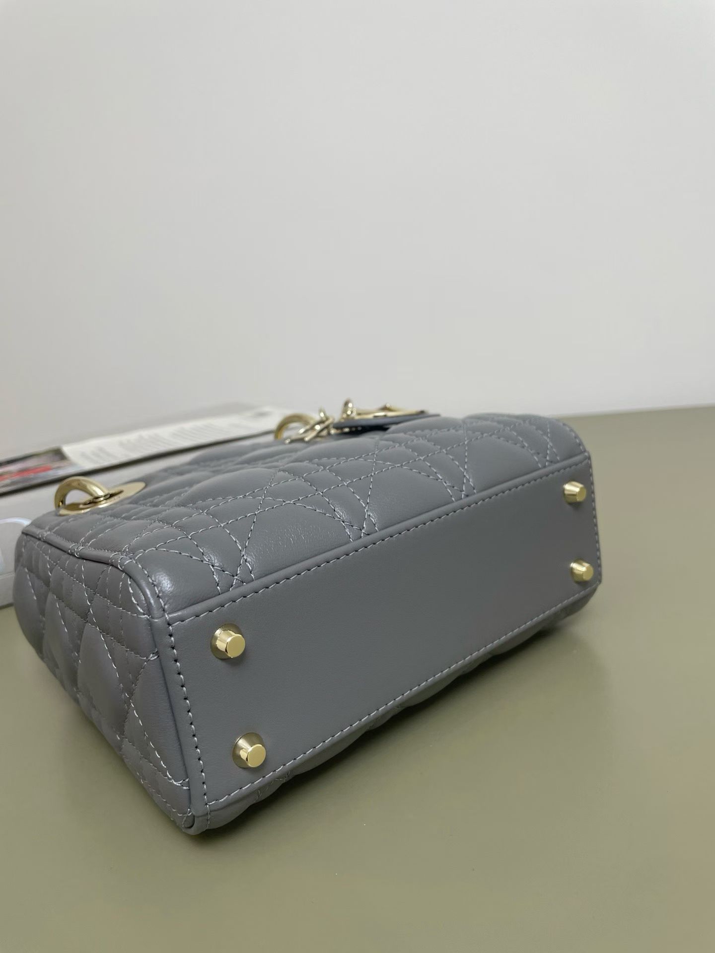 Bolso Lady Dior Pequeño 3 cannages Gris piedra 4 Bolso Lady Dior Pequeño 3 cannages Gris piedra - Image 4