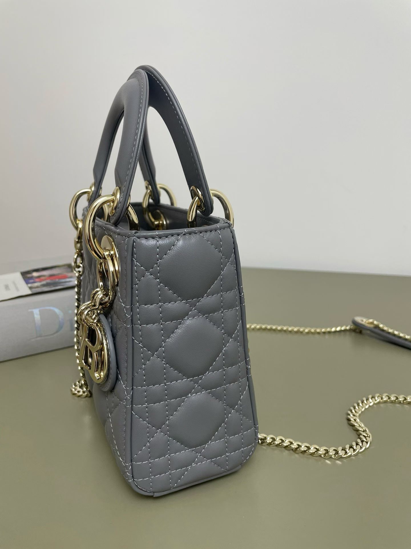 Bolso Lady Dior Pequeño 3 cannages Gris piedra 5 Bolso Lady Dior Pequeño 3 cannages Gris piedra - Image 5