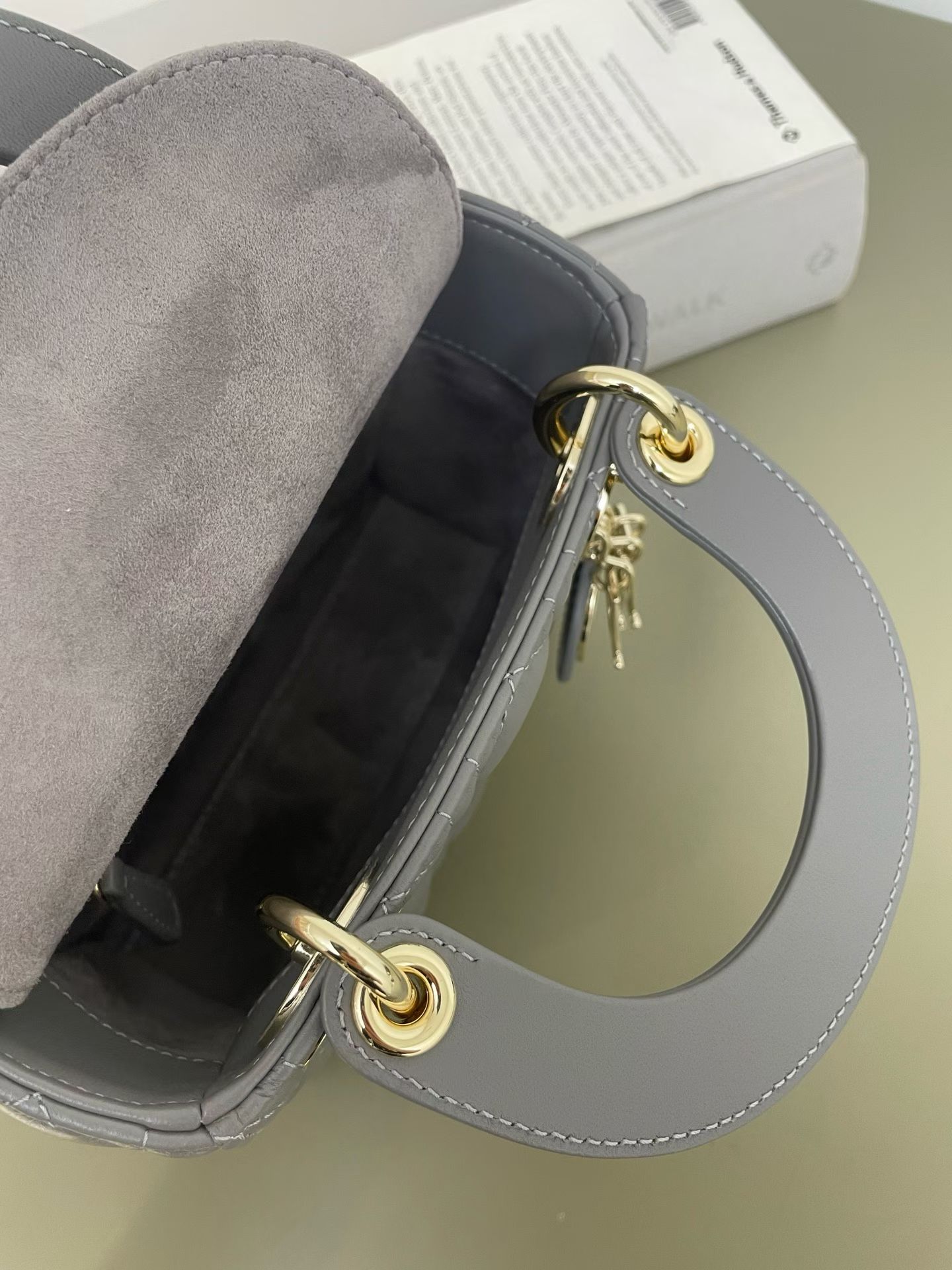 Bolso Lady Dior Pequeño 3 cannages Gris piedra 7 Bolso Lady Dior Pequeño 3 cannages Gris piedra - Image 7
