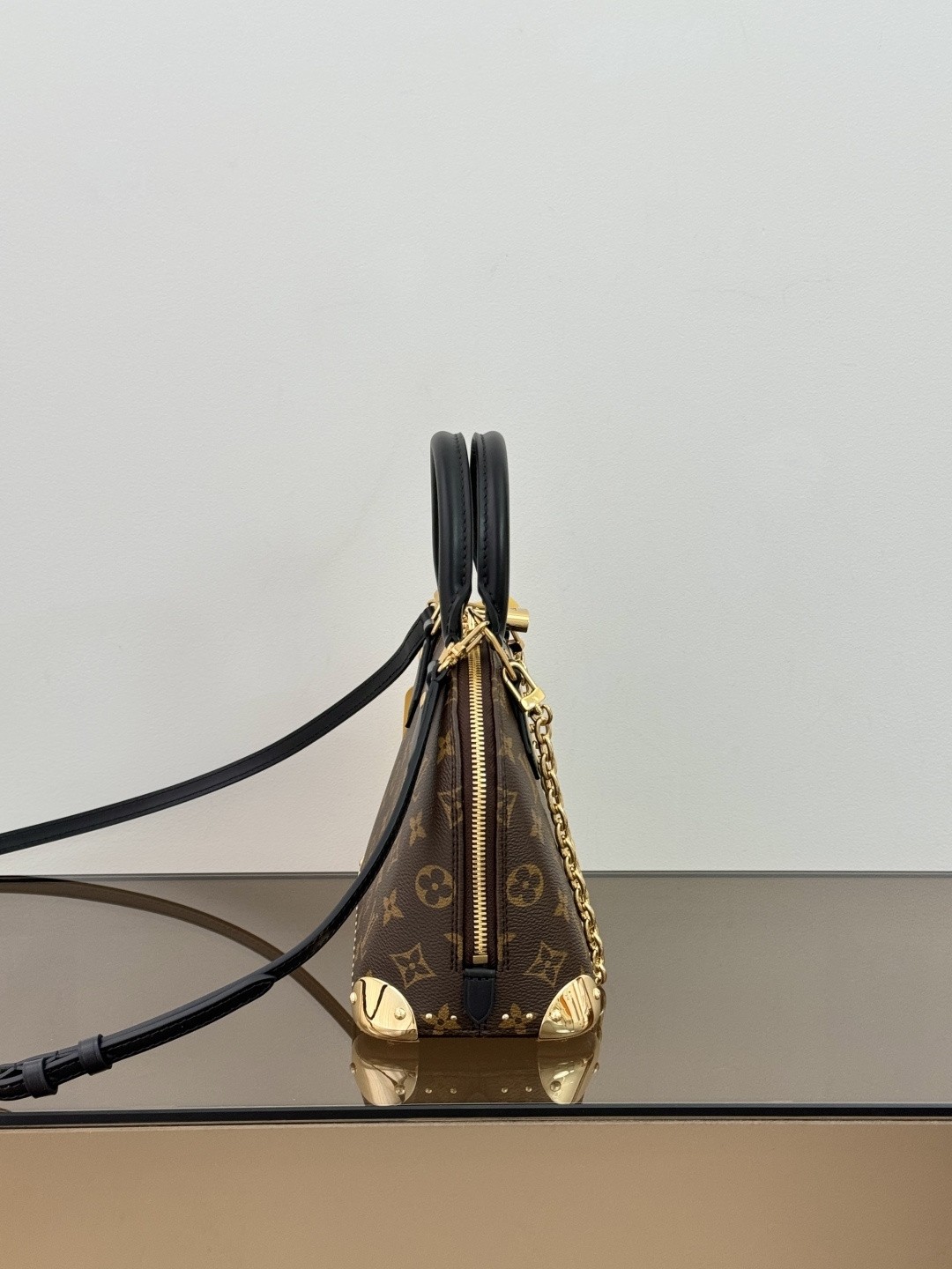 Bolso Alma BB de Louis Vuitton en lona Monograma clásica - Image 6