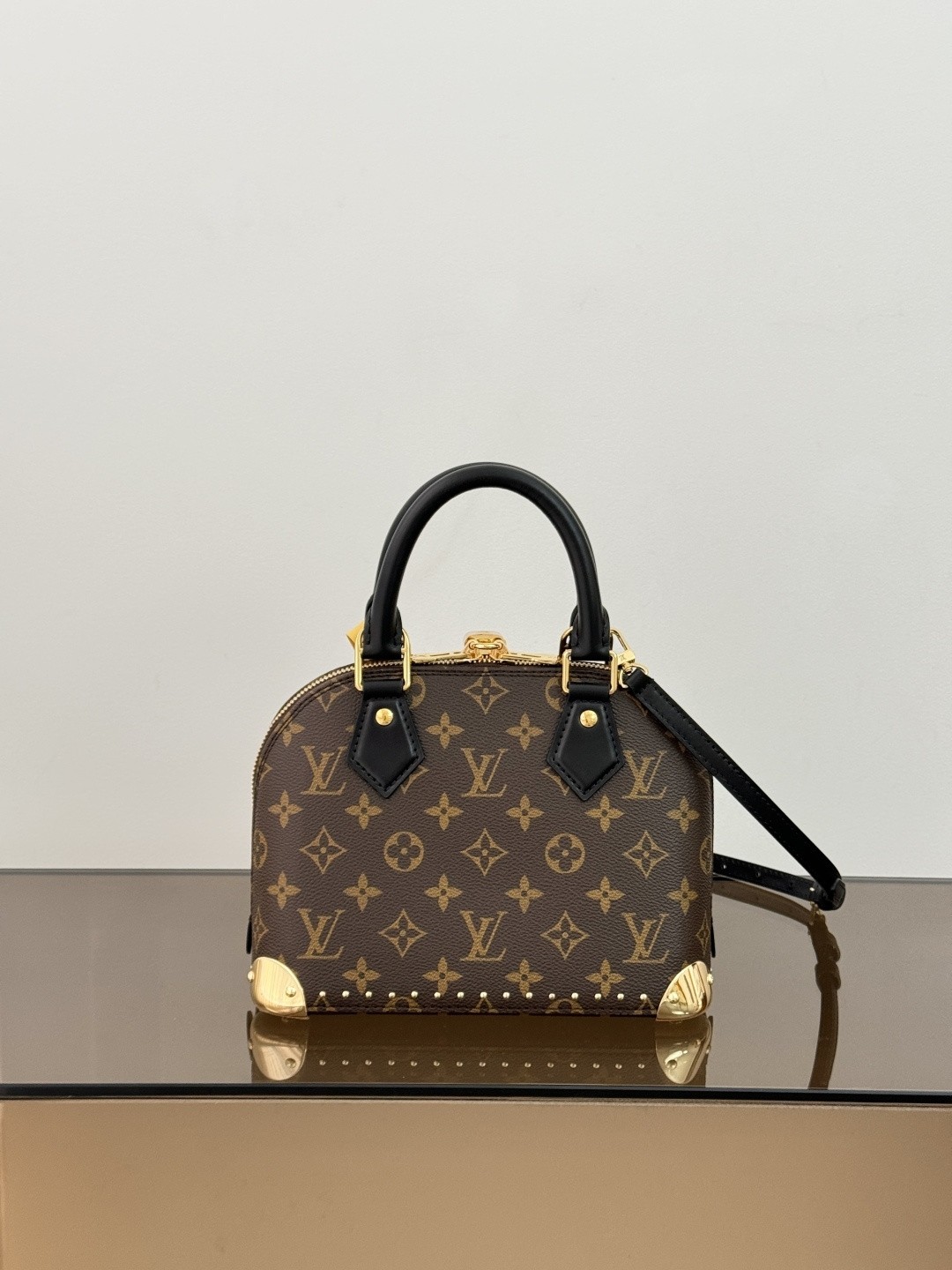 Bolso Alma BB de Louis Vuitton en lona Monograma clásica - Image 5