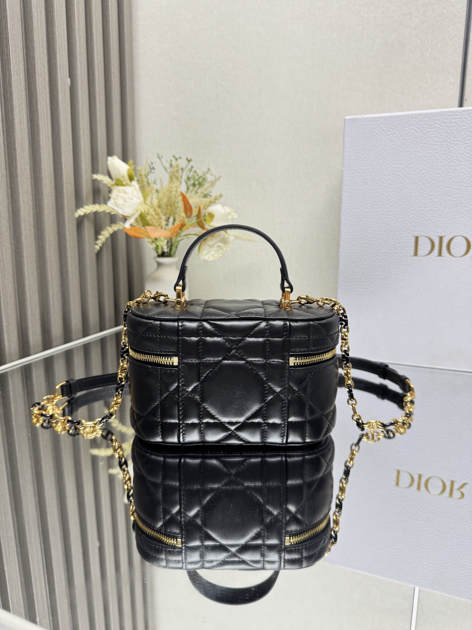 Estuche Lady Dior Vanity Mini en piel de cordero Cannage negro