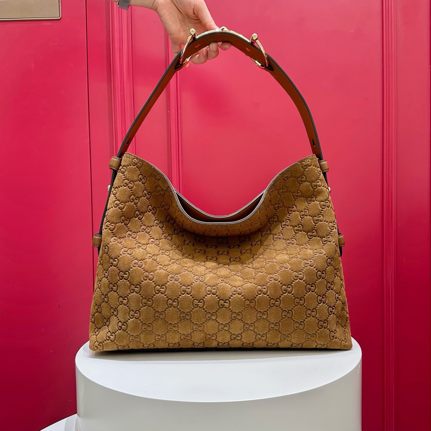 Bolso Tote Maxi Beatrix con Horsebit de Gucci en Ante GG