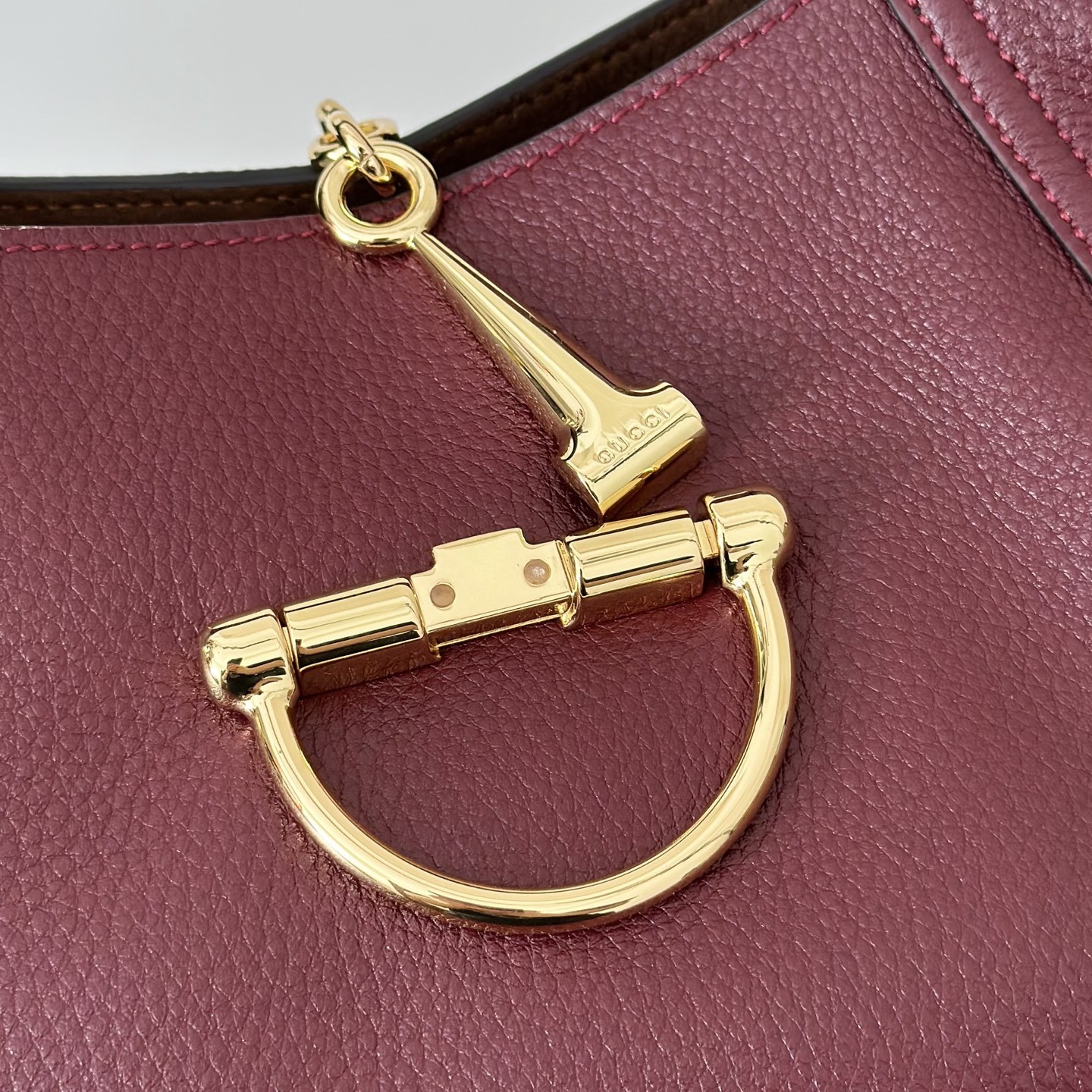 Bolso Softbit de cuero con asa superior - Image 8