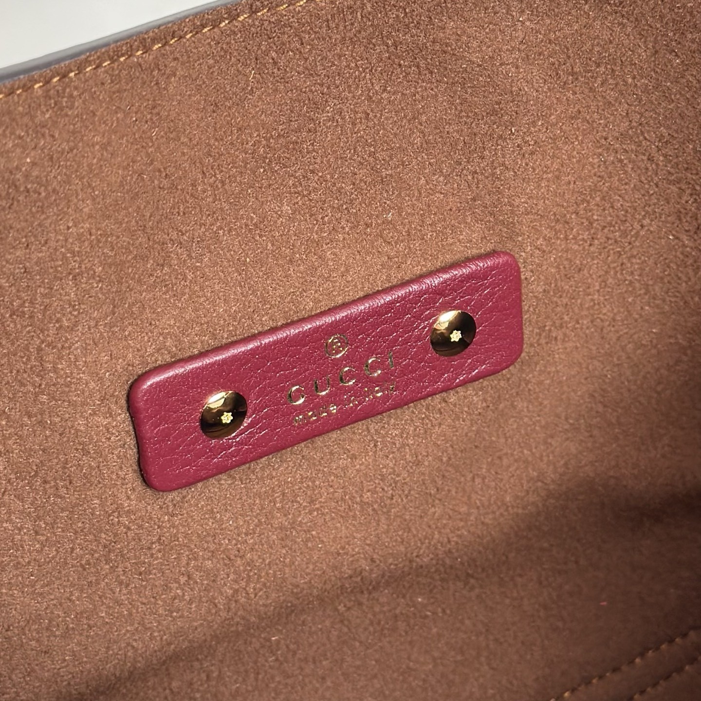 Bolso Softbit de cuero con asa superior - Image 6
