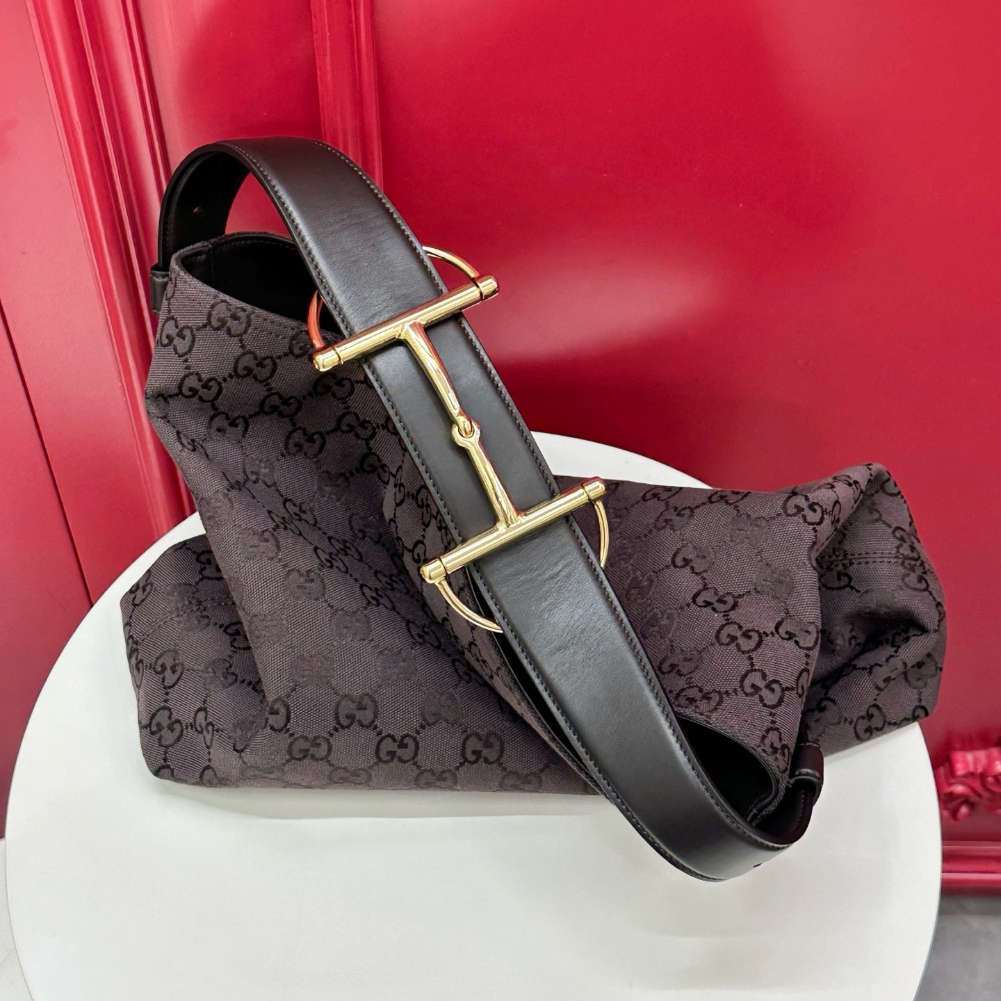 Bolso Tote Maxi Beatrix con Horsebit de Gucci en Lona GG Gris Oscuro - Image 10