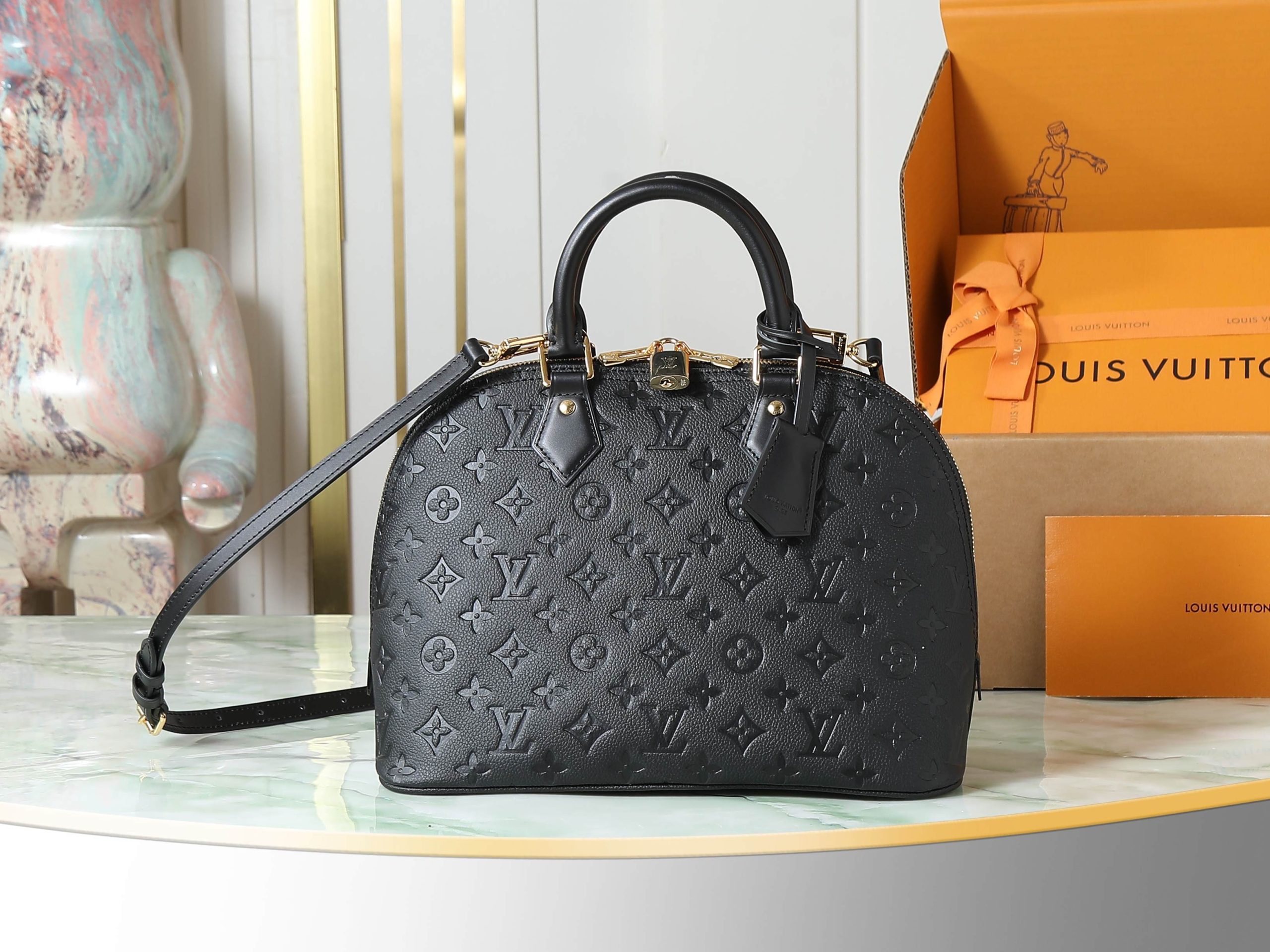 Bolso Alma PM de Louis Vuitton en piel Monogram Empreinte color negro - Image 4