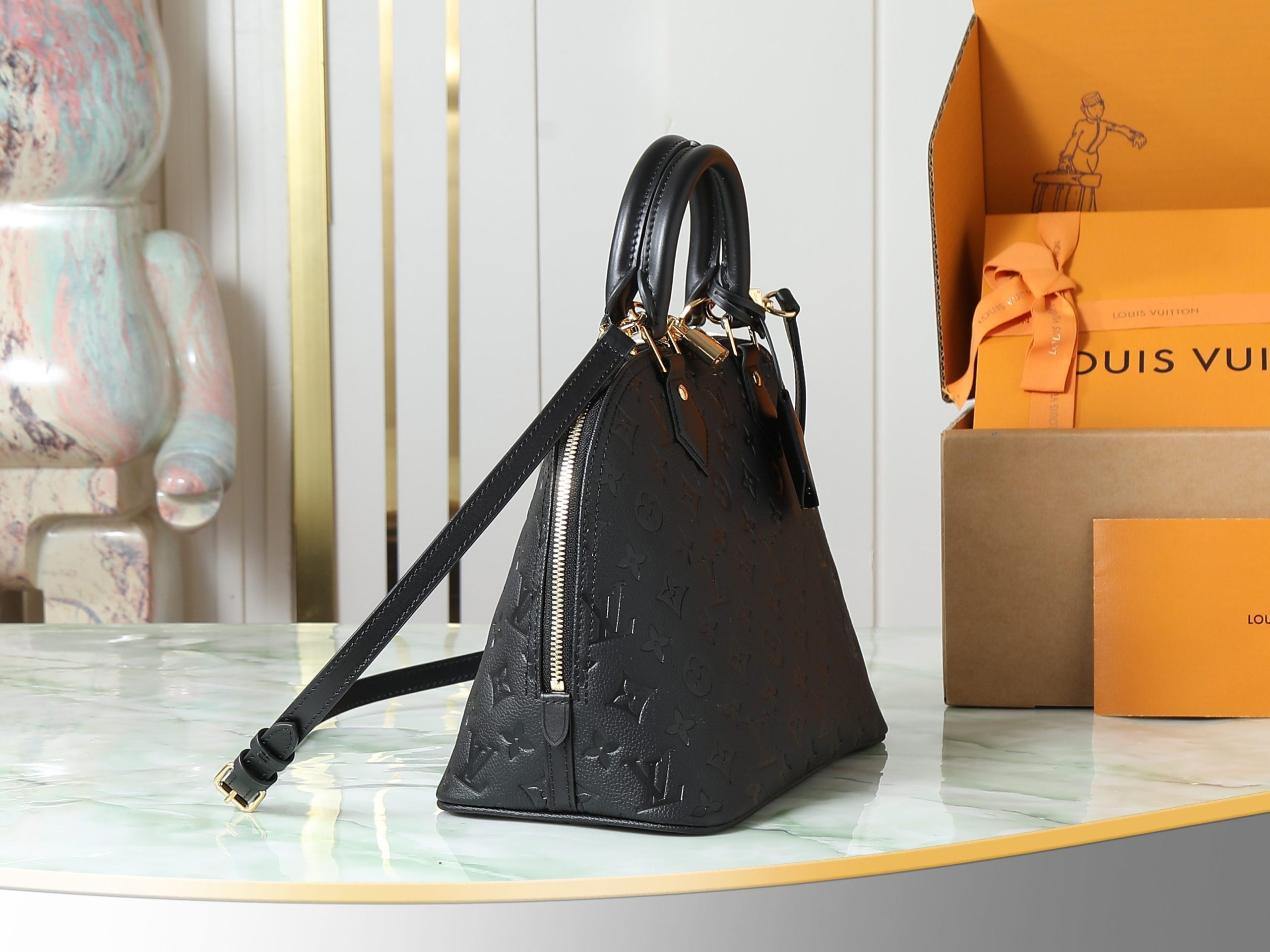 Bolso Alma PM de Louis Vuitton en piel Monogram Empreinte color negro - Image 3