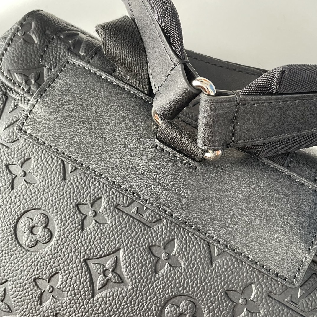 Mochila Christopher Pequeño Monogram Empreinte Negro - Image 3