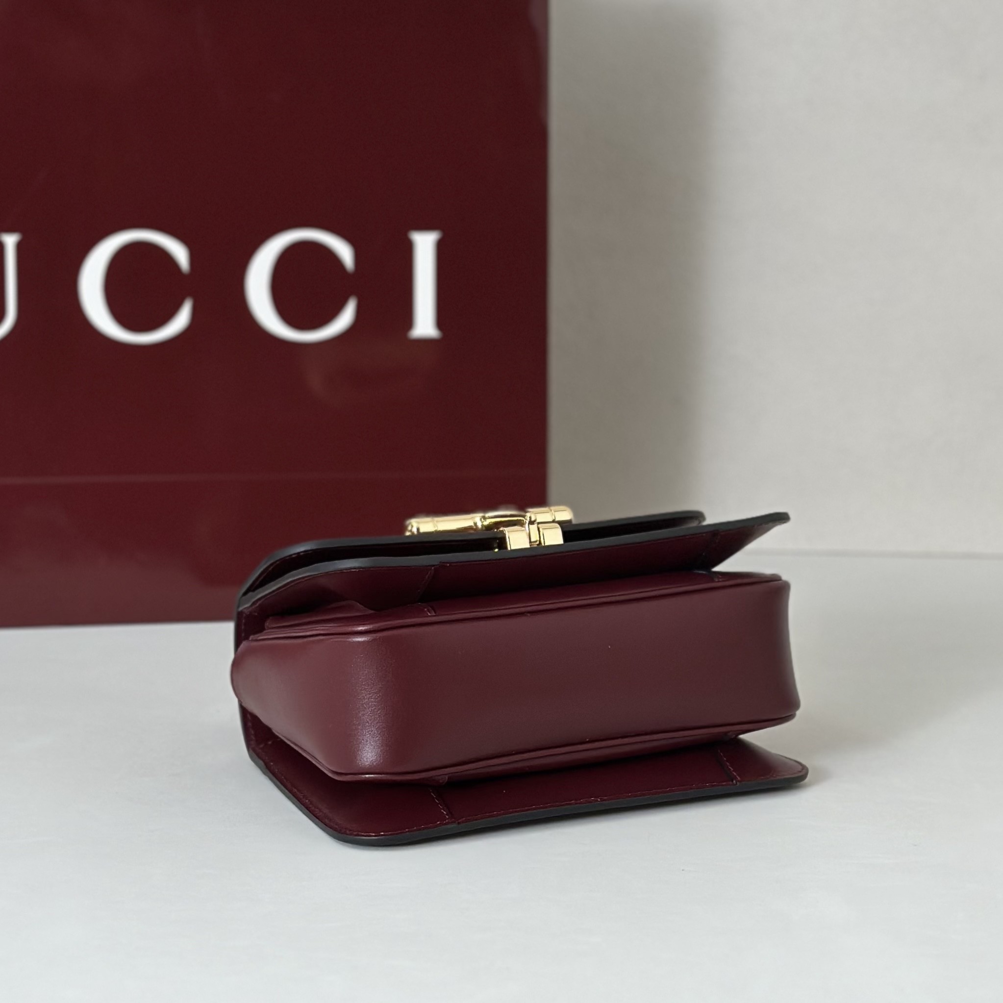 Bolso de mano bandolera pequeño Gucci Siena color burdeos - Image 6
