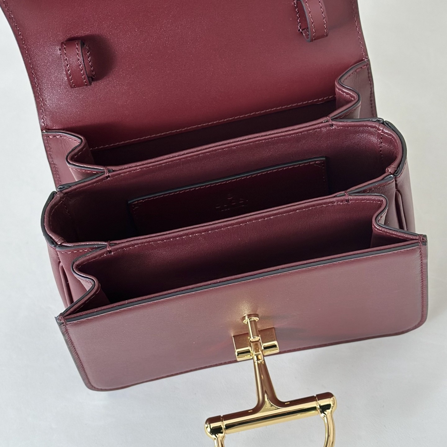 Bolso de mano bandolera pequeño Gucci Siena color burdeos - Image 4