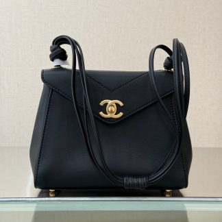 Bolso de hombro tipo sobre de la serie 26A de Chanel