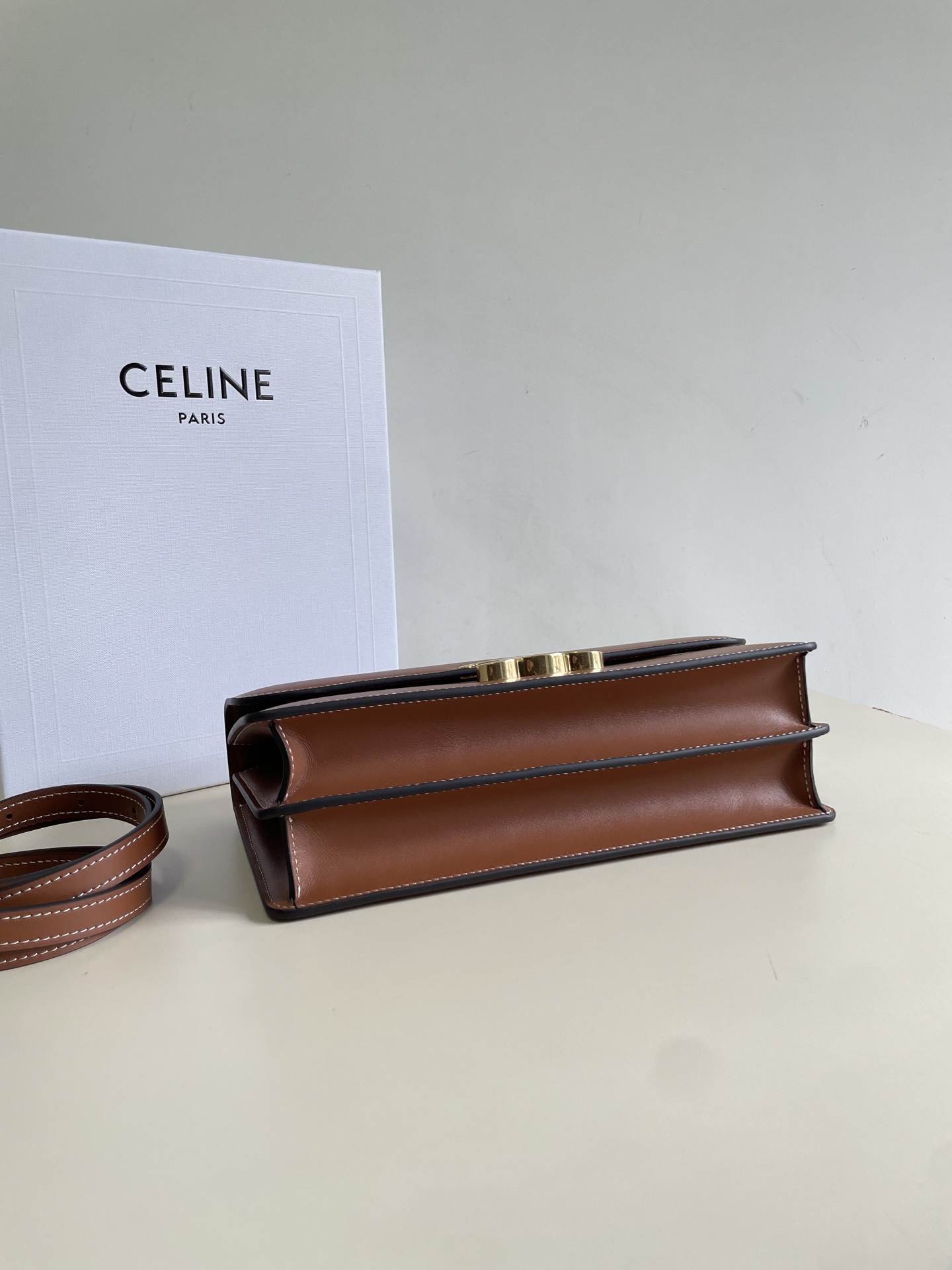 Bolso de lujo Celine Triomphe Folio marrón - Image 10
