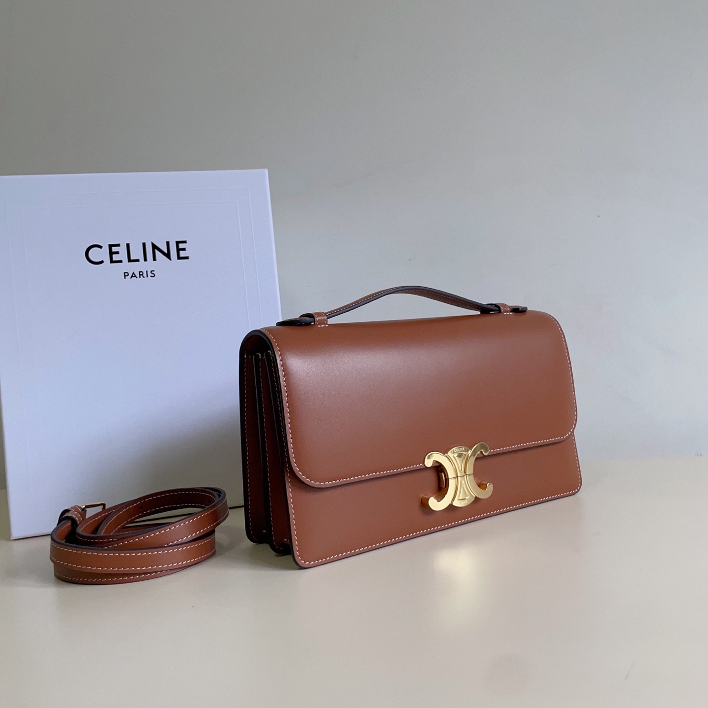 Bolso de lujo Celine Triomphe Folio marrón - Image 6
