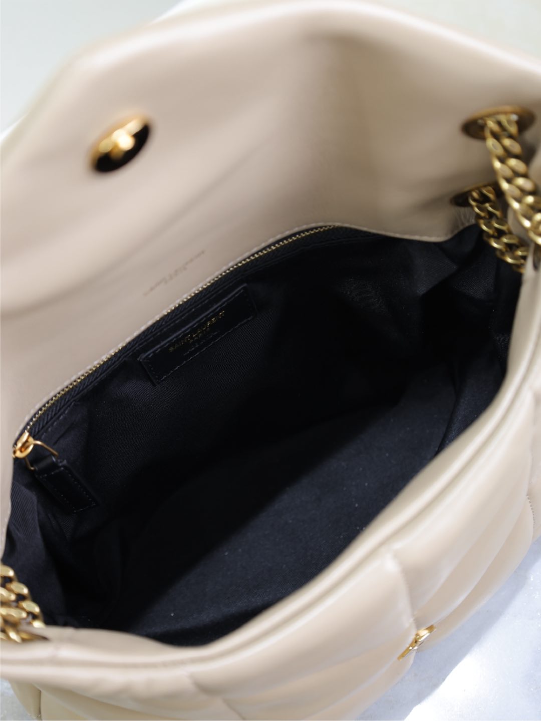 Bolsos de lujo asequibles Loulou Puffer Small de Saint Laurent - Image 10
