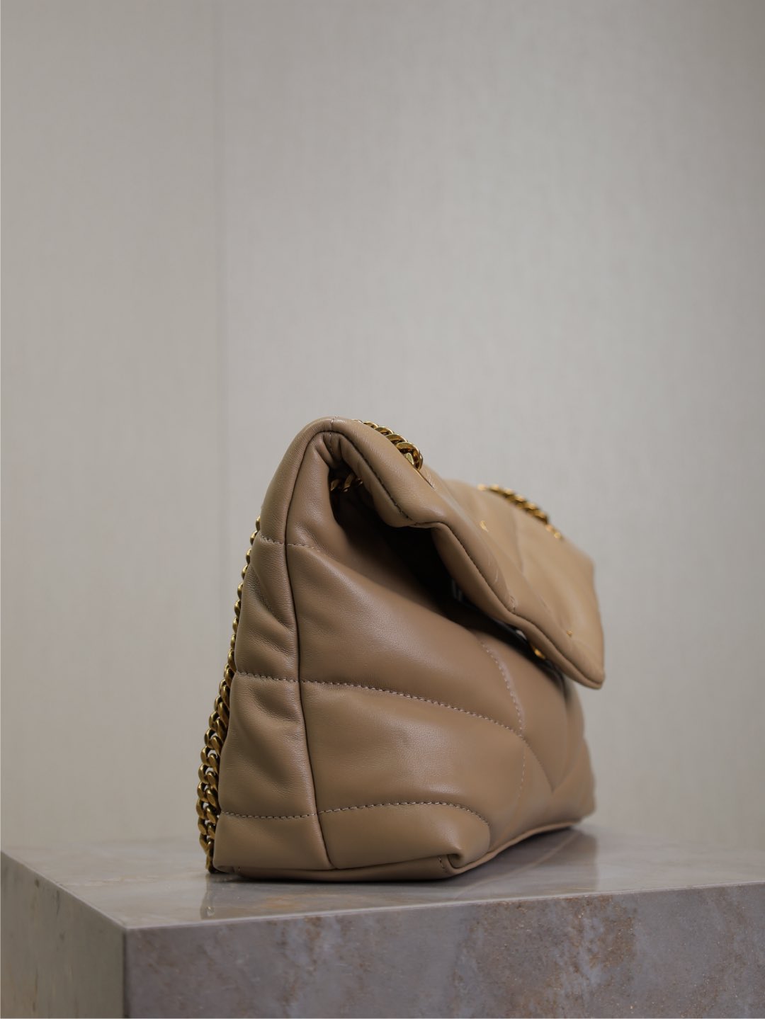 Bolsos de lujo asequibles Loulou Puffer Small de Saint Laurent - Image 4