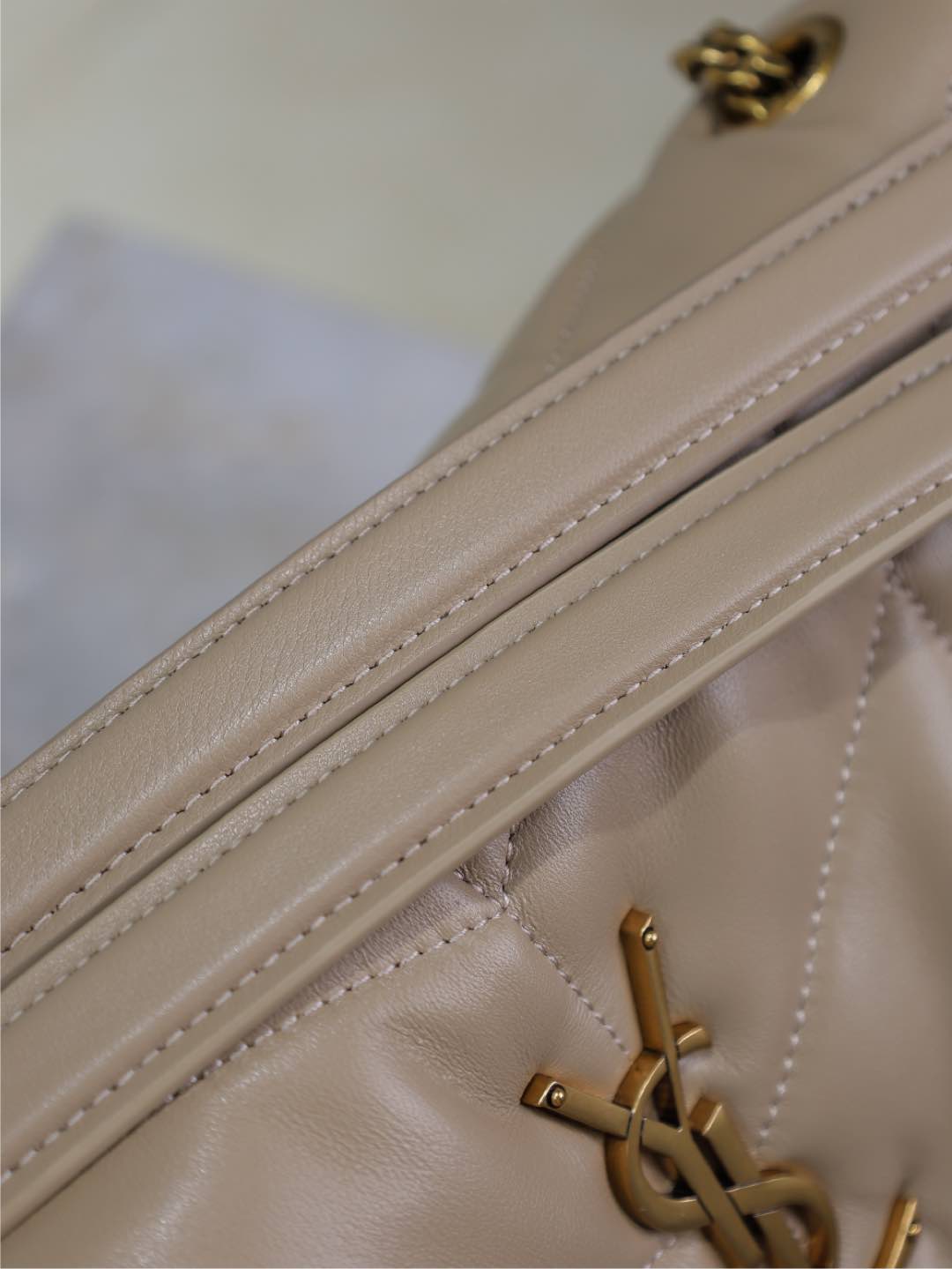 Bolsos de lujo asequibles Loulou Puffer Small de Saint Laurent - Image 5