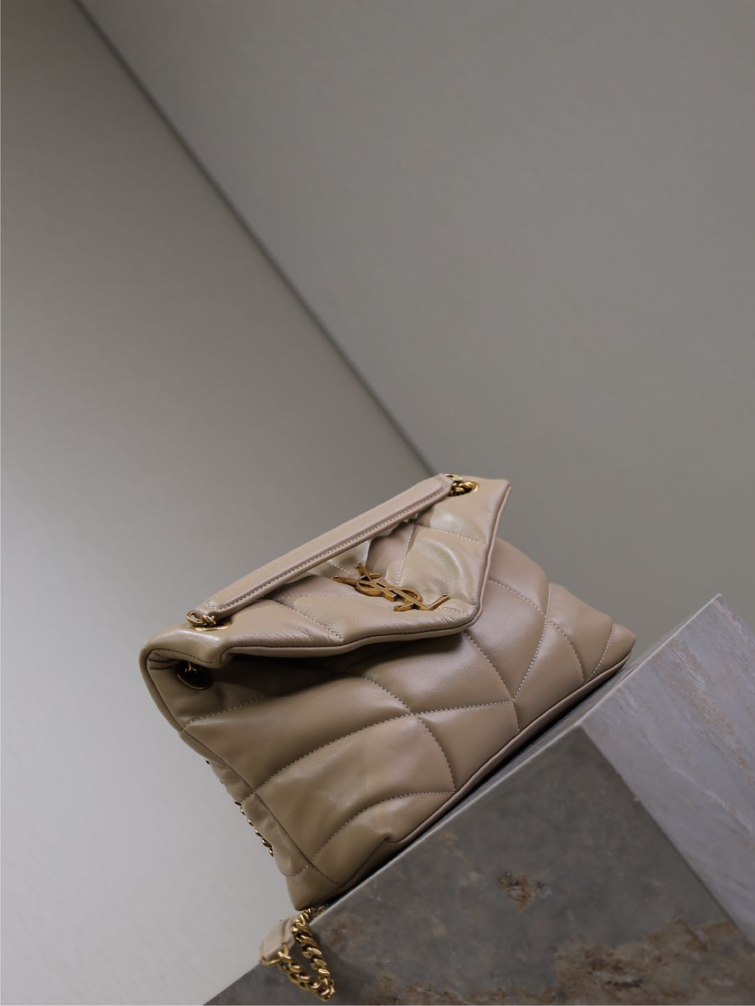 Bolsos de lujo asequibles Loulou Puffer Small de Saint Laurent - Image 9